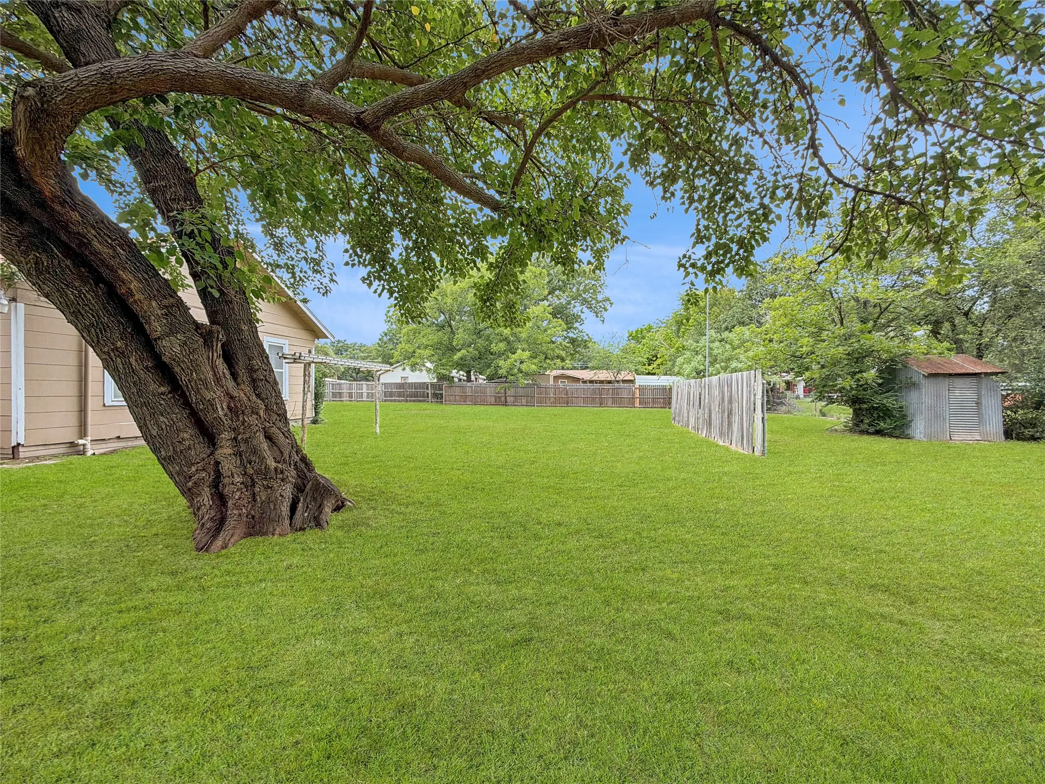 Single Family Residence For Sale in Eastland County , 112 Garvin Street, Eastland, Texas 76448, 3 Bedroom, 2 Bathroom, Garage spaces, 1,352 Sqft, built in 1940, mls#21334231, Real Estate Agent in Eastland, Homes For Sale in Eastland county, Homes For Sale in Eastland, Realtor in Eastland Texas, Real Estate Brokerage Independent Realty Texas, Luminita Cordes Realtor