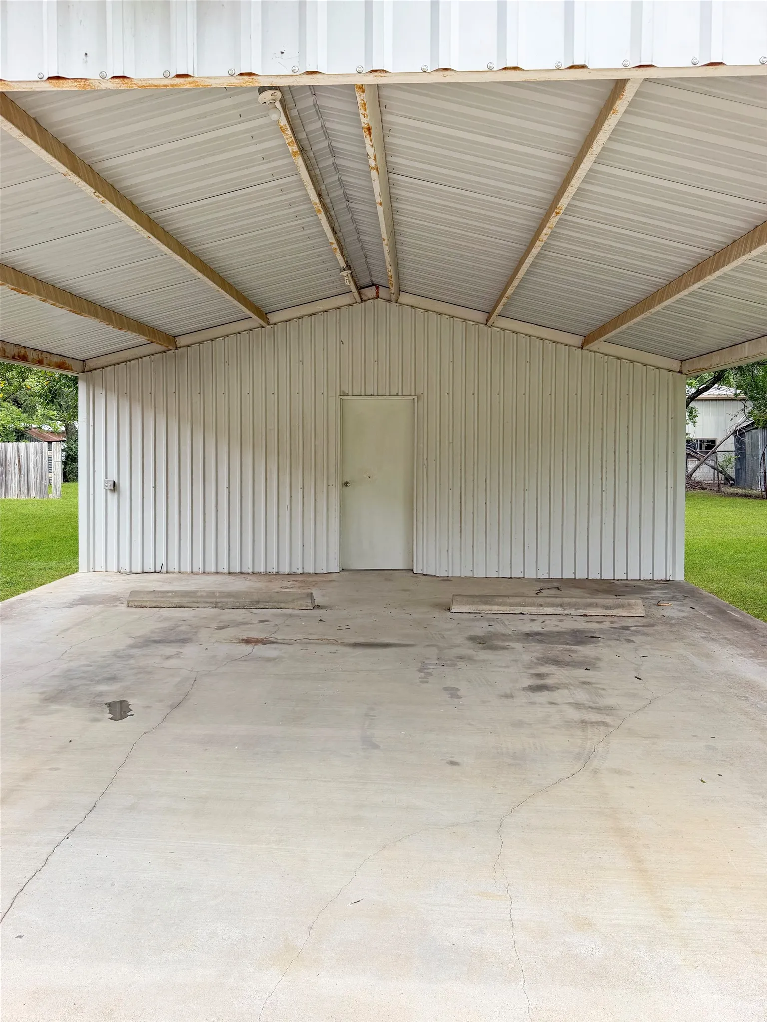 Single Family Residence For Sale in Eastland County , 112 Garvin Street, Eastland, Texas 76448, 3 Bedroom, 2 Bathroom, Garage spaces, 1,352 Sqft, built in 1940, mls#21334231, Real Estate Agent in Eastland, Homes For Sale in Eastland county, Homes For Sale in Eastland, Realtor in Eastland Texas, Real Estate Brokerage Independent Realty Texas, Luminita Cordes Realtor