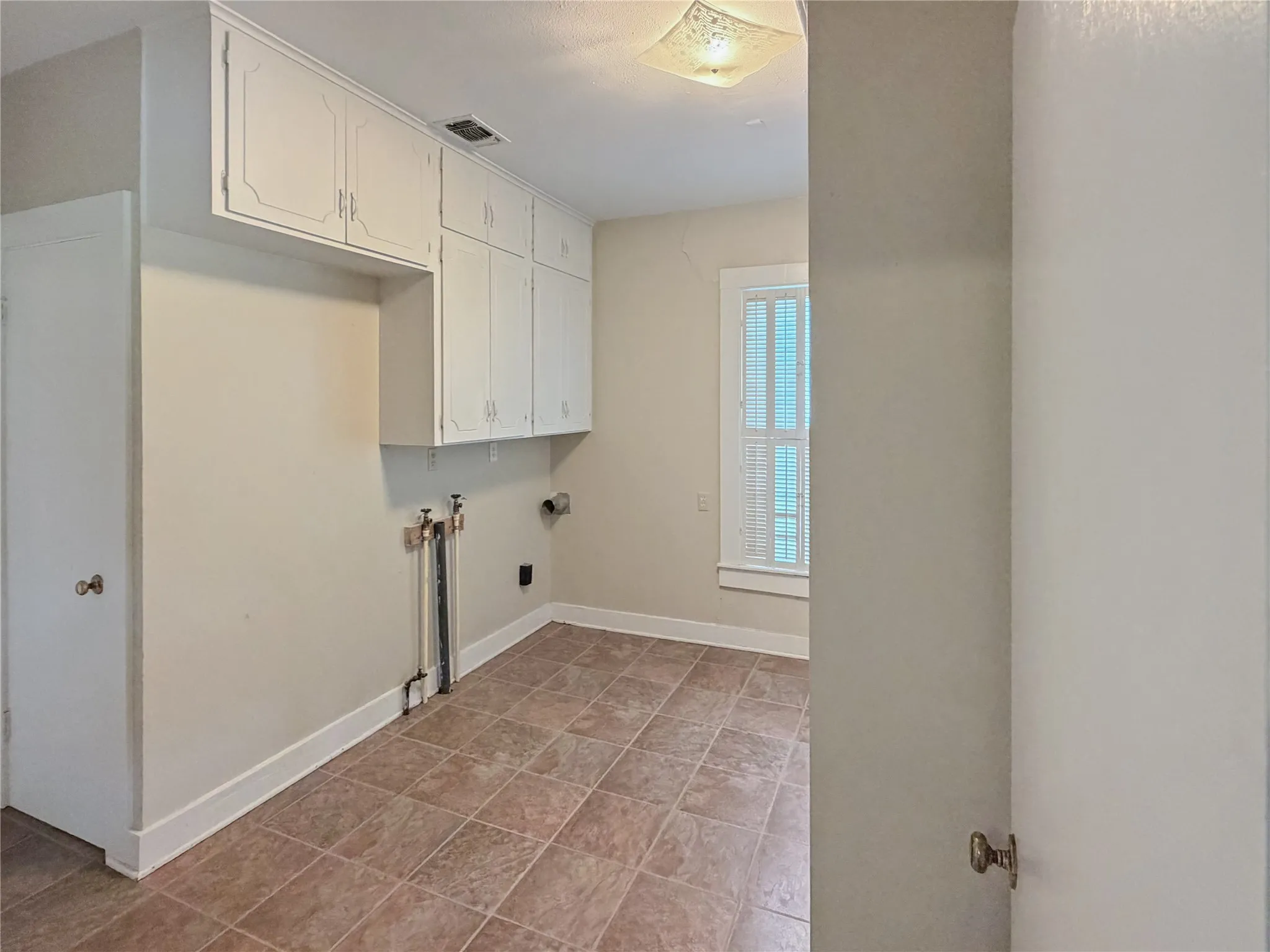 Single Family Residence For Sale in Eastland County , 112 Garvin Street, Eastland, Texas 76448, 3 Bedroom, 2 Bathroom, Garage spaces, 1,352 Sqft, built in 1940, mls#21334231, Real Estate Agent in Eastland, Homes For Sale in Eastland county, Homes For Sale in Eastland, Realtor in Eastland Texas, Real Estate Brokerage Independent Realty Texas, Luminita Cordes Realtor