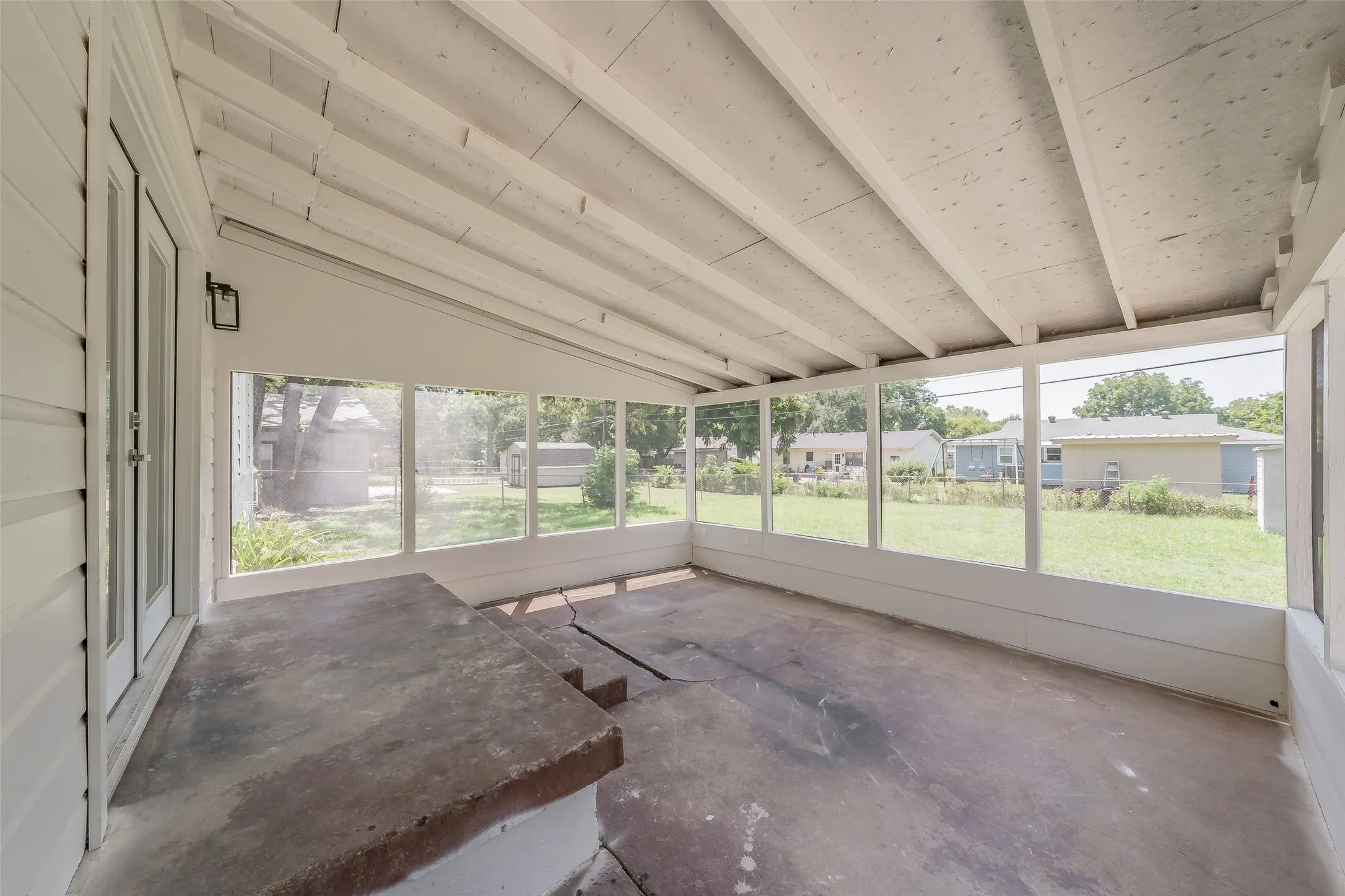 Single Family Residence For Sale in Tarrant County , 749 W Redbud Drive, Hurst, Texas 76053, 3 Bedroom, 1 Bathroom, 1 Garage spaces, 1,120 Sqft, built in 1959, mls#21339841, Real Estate Agent in Hurst, Homes For Sale in Tarrant county, Homes For Sale in Hurst, Realtor in Hurst Texas, Real Estate Brokerage Independent Realty Texas, Luminita Cordes Realtor