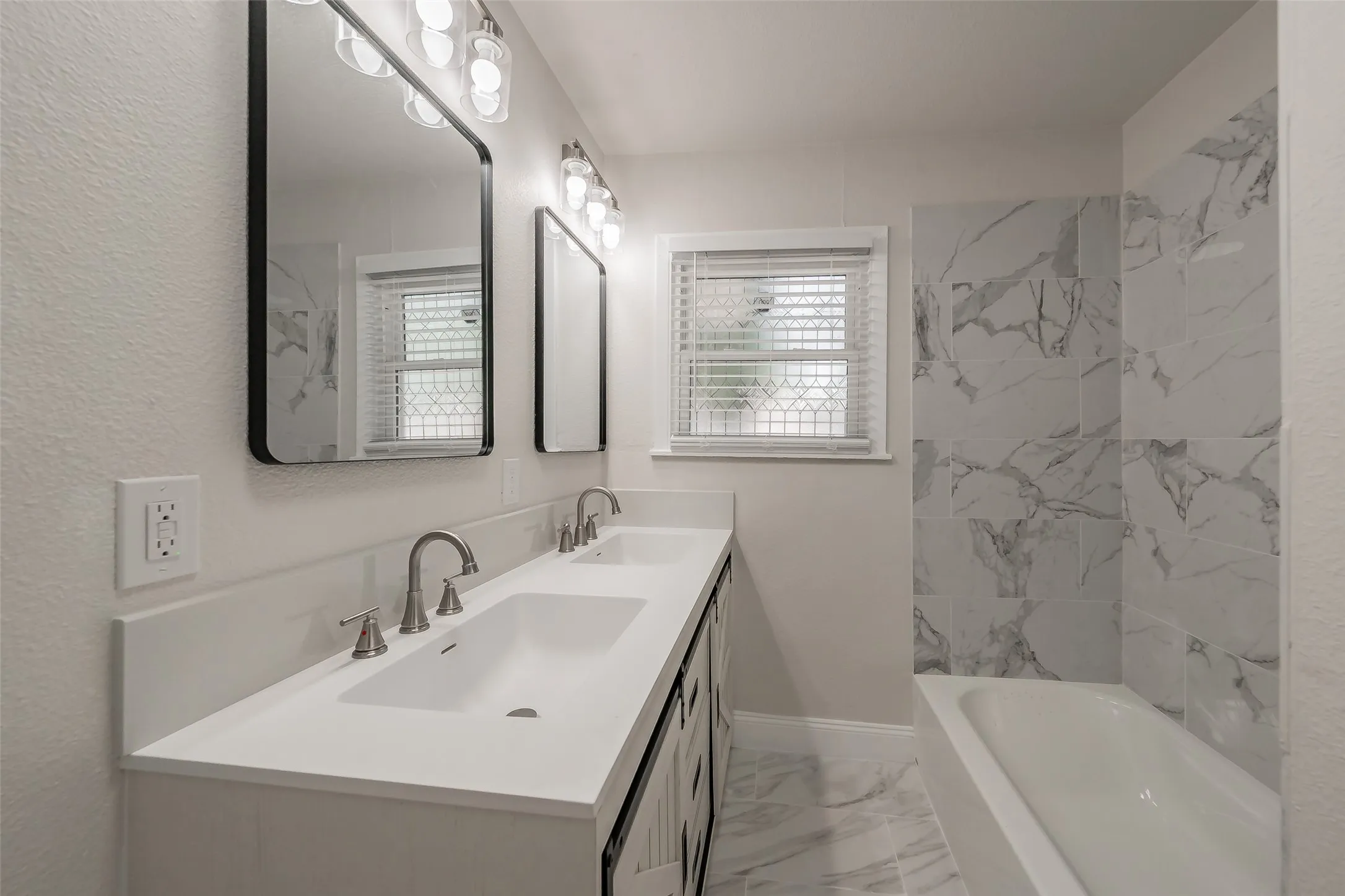 Single Family Residence For Sale in Tarrant County , 749 W Redbud Drive, Hurst, Texas 76053, 3 Bedroom, 1 Bathroom, 1 Garage spaces, 1,120 Sqft, built in 1959, mls#21339841, Real Estate Agent in Hurst, Homes For Sale in Tarrant county, Homes For Sale in Hurst, Realtor in Hurst Texas, Real Estate Brokerage Independent Realty Texas, Luminita Cordes Realtor