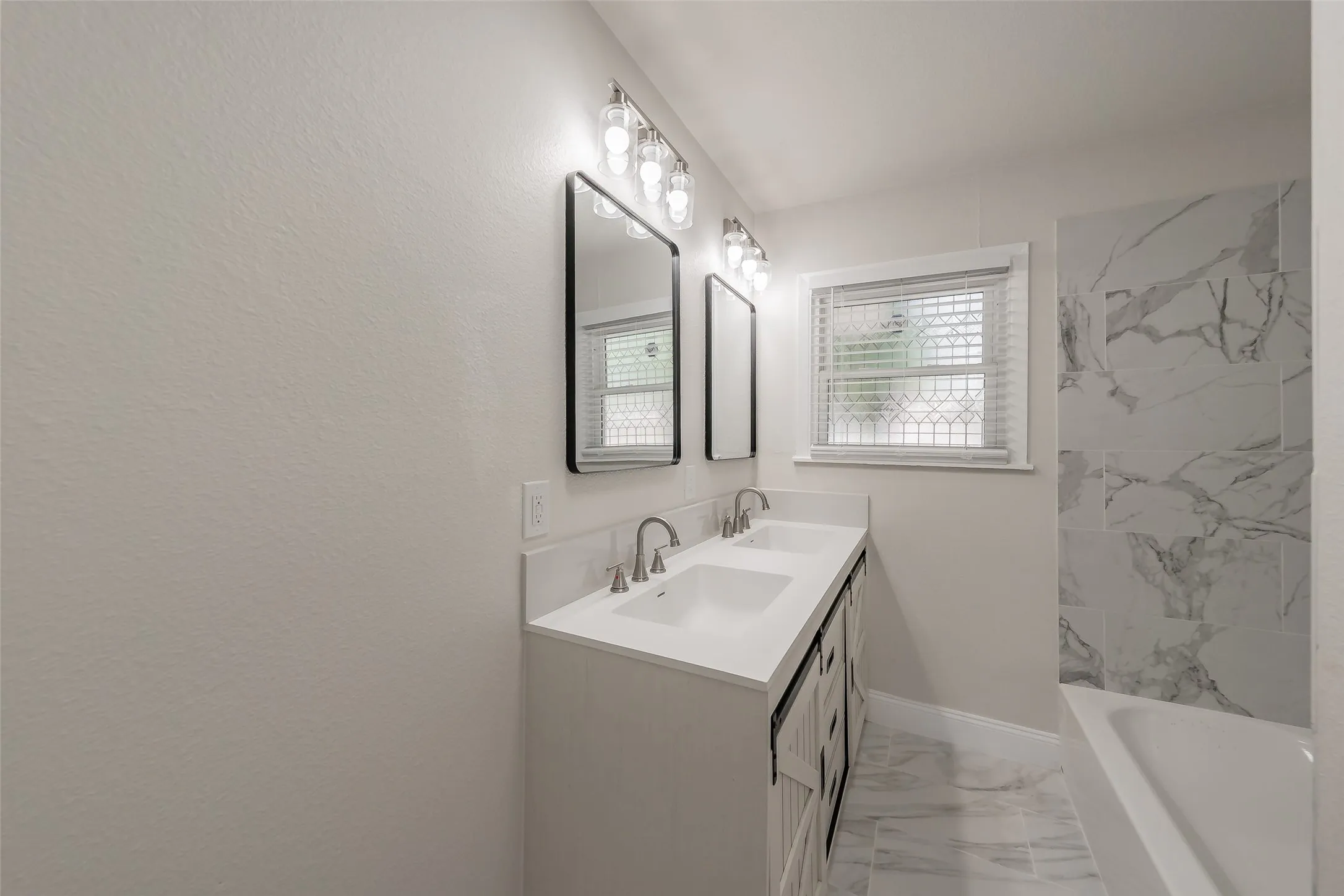 Single Family Residence For Sale in Tarrant County , 749 W Redbud Drive, Hurst, Texas 76053, 3 Bedroom, 1 Bathroom, 1 Garage spaces, 1,120 Sqft, built in 1959, mls#21339841, Real Estate Agent in Hurst, Homes For Sale in Tarrant county, Homes For Sale in Hurst, Realtor in Hurst Texas, Real Estate Brokerage Independent Realty Texas, Luminita Cordes Realtor