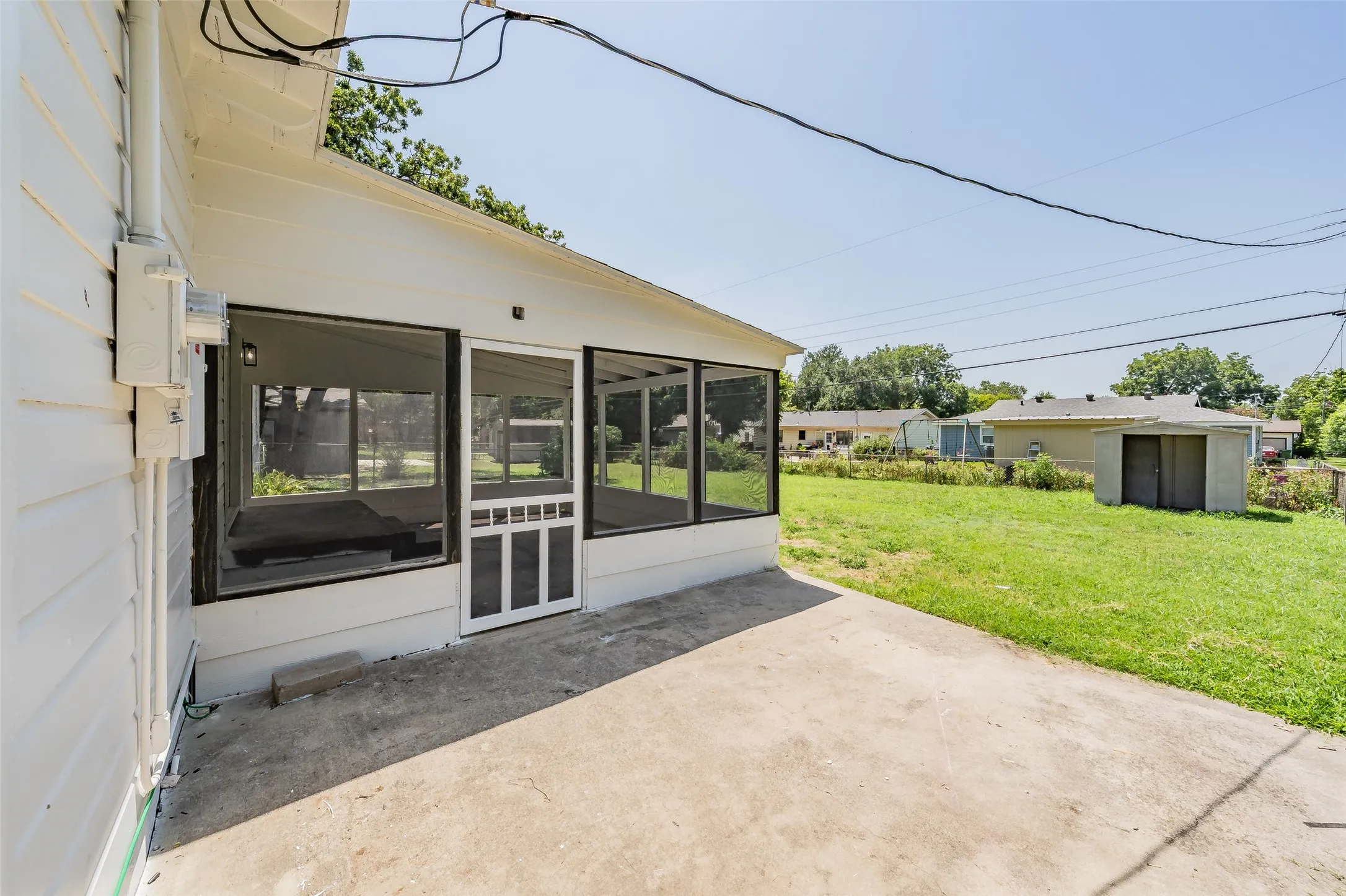 Single Family Residence For Sale in Tarrant County , 749 W Redbud Drive, Hurst, Texas 76053, 3 Bedroom, 1 Bathroom, 1 Garage spaces, 1,120 Sqft, built in 1959, mls#21339841, Real Estate Agent in Hurst, Homes For Sale in Tarrant county, Homes For Sale in Hurst, Realtor in Hurst Texas, Real Estate Brokerage Independent Realty Texas, Luminita Cordes Realtor