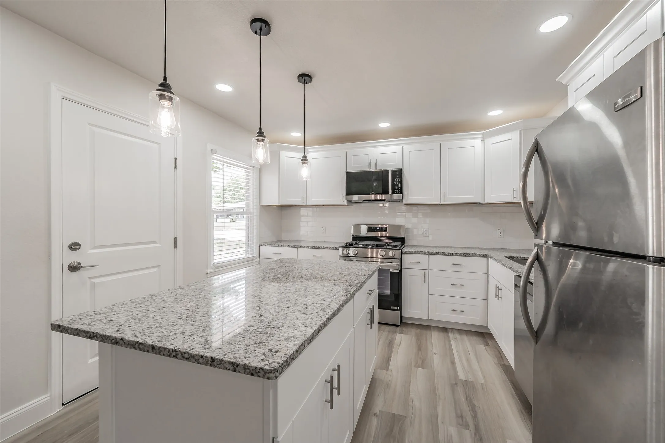 Single Family Residence For Sale in Tarrant County , 749 W Redbud Drive, Hurst, Texas 76053, 3 Bedroom, 1 Bathroom, 1 Garage spaces, 1,120 Sqft, built in 1959, mls#21339841, Real Estate Agent in Hurst, Homes For Sale in Tarrant county, Homes For Sale in Hurst, Realtor in Hurst Texas, Real Estate Brokerage Independent Realty Texas, Luminita Cordes Realtor