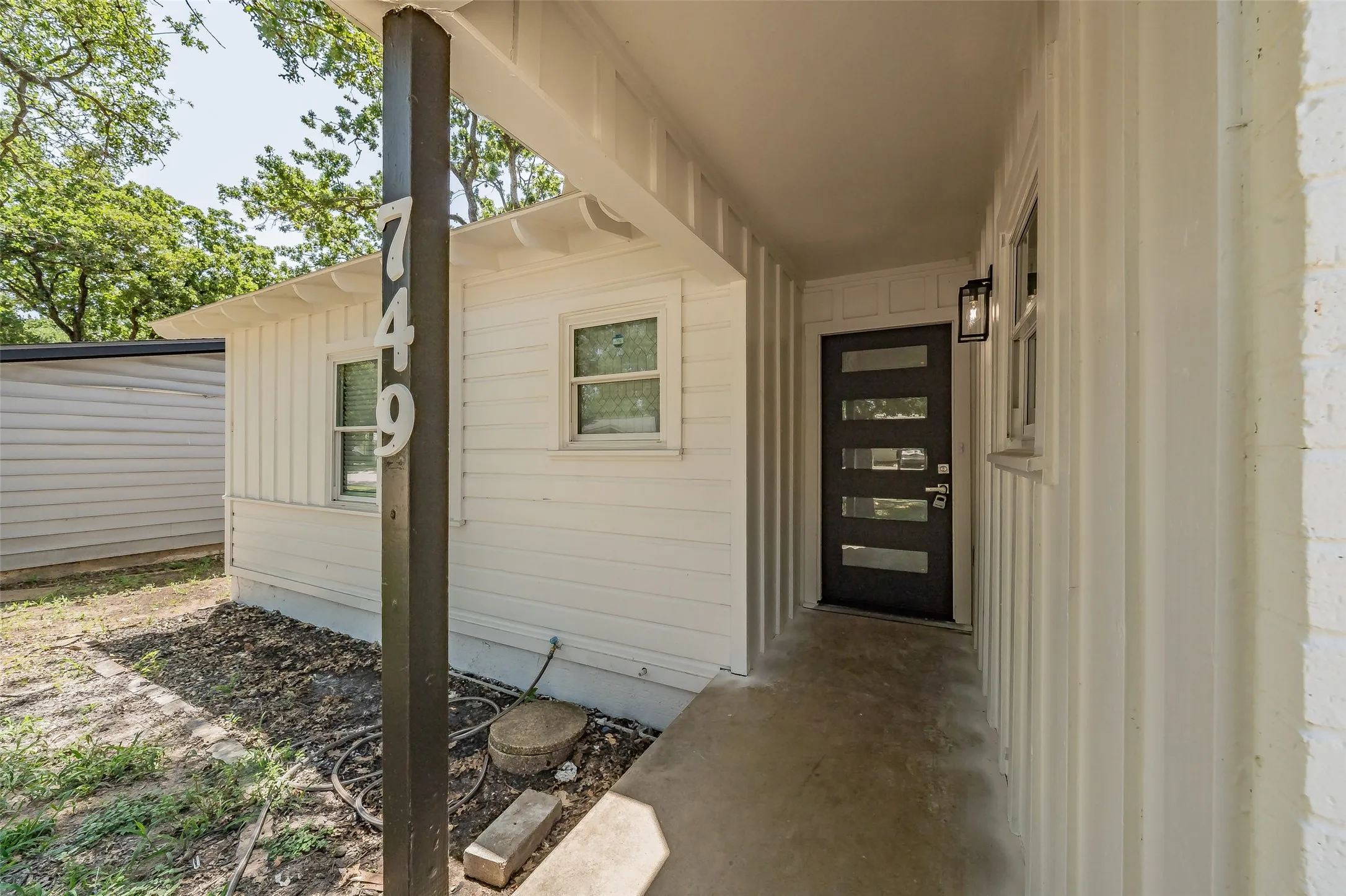 Single Family Residence For Sale in Tarrant County , 749 W Redbud Drive, Hurst, Texas 76053, 3 Bedroom, 1 Bathroom, 1 Garage spaces, 1,120 Sqft, built in 1959, mls#21339841, Real Estate Agent in Hurst, Homes For Sale in Tarrant county, Homes For Sale in Hurst, Realtor in Hurst Texas, Real Estate Brokerage Independent Realty Texas, Luminita Cordes Realtor