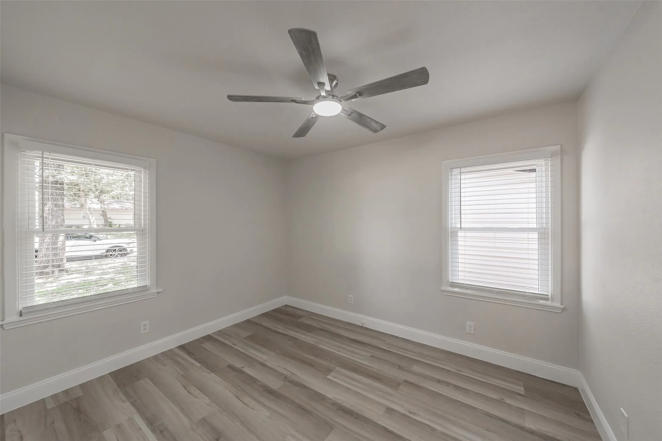 Single Family Residence For Sale in Tarrant County , 749 W Redbud Drive, Hurst, Texas 76053, 3 Bedroom, 1 Bathroom, 1 Garage spaces, 1,120 Sqft, built in 1959, mls#21339841, Real Estate Agent in Hurst, Homes For Sale in Tarrant county, Homes For Sale in Hurst, Realtor in Hurst Texas, Real Estate Brokerage Independent Realty Texas, Luminita Cordes Realtor