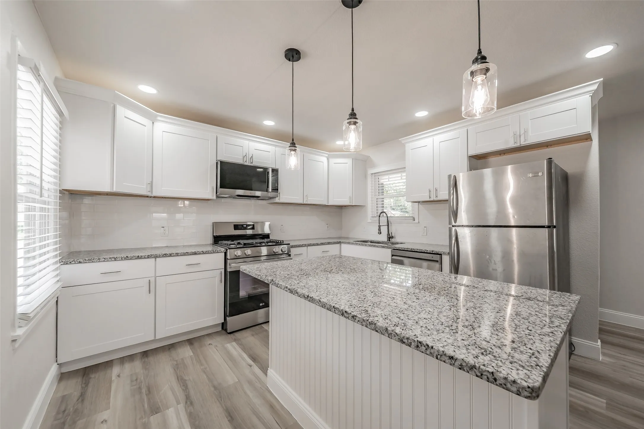 Single Family Residence For Sale in Tarrant County , 749 W Redbud Drive, Hurst, Texas 76053, 3 Bedroom, 1 Bathroom, 1 Garage spaces, 1,120 Sqft, built in 1959, mls#21339841, Real Estate Agent in Hurst, Homes For Sale in Tarrant county, Homes For Sale in Hurst, Realtor in Hurst Texas, Real Estate Brokerage Independent Realty Texas, Luminita Cordes Realtor
