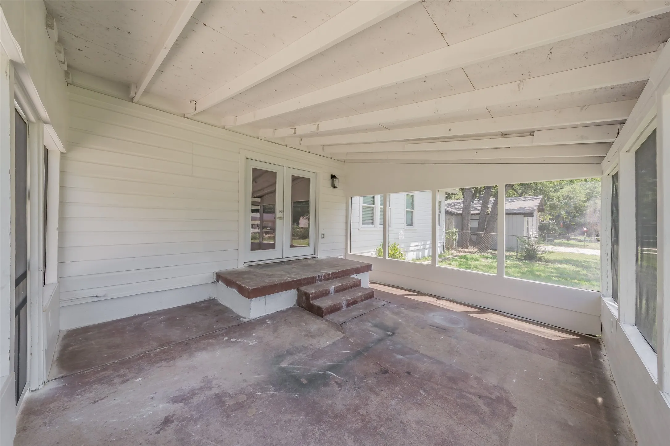 Single Family Residence For Sale in Tarrant County , 749 W Redbud Drive, Hurst, Texas 76053, 3 Bedroom, 1 Bathroom, 1 Garage spaces, 1,120 Sqft, built in 1959, mls#21339841, Real Estate Agent in Hurst, Homes For Sale in Tarrant county, Homes For Sale in Hurst, Realtor in Hurst Texas, Real Estate Brokerage Independent Realty Texas, Luminita Cordes Realtor