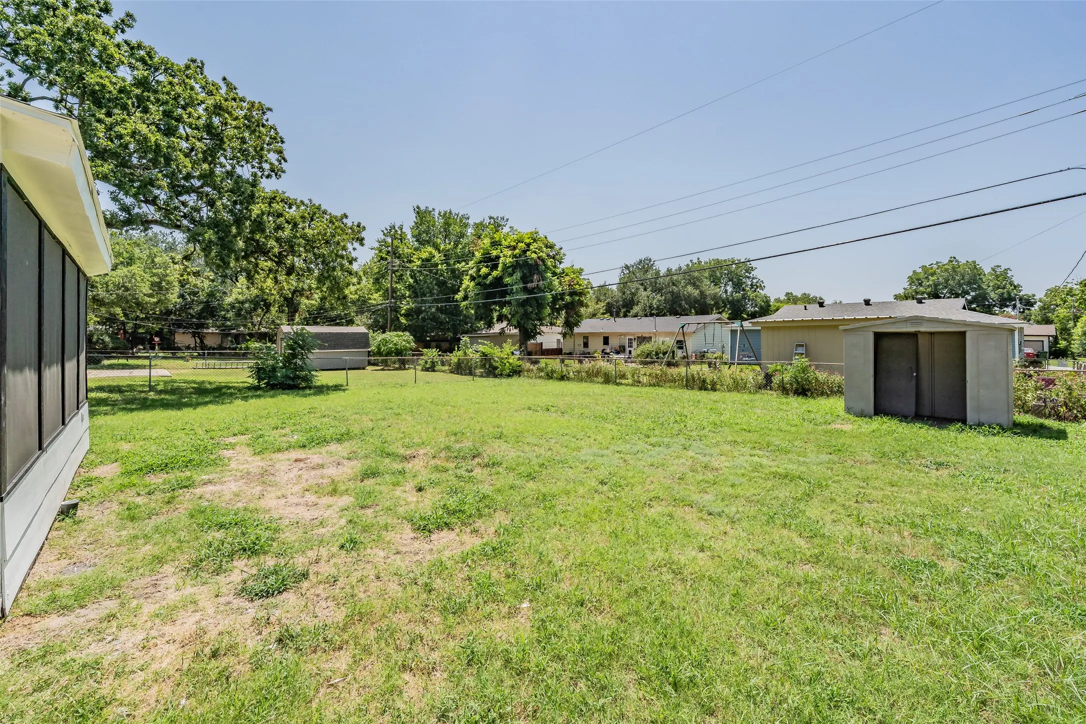 Single Family Residence For Sale in Tarrant County , 749 W Redbud Drive, Hurst, Texas 76053, 3 Bedroom, 1 Bathroom, 1 Garage spaces, 1,120 Sqft, built in 1959, mls#21339841, Real Estate Agent in Hurst, Homes For Sale in Tarrant county, Homes For Sale in Hurst, Realtor in Hurst Texas, Real Estate Brokerage Independent Realty Texas, Luminita Cordes Realtor