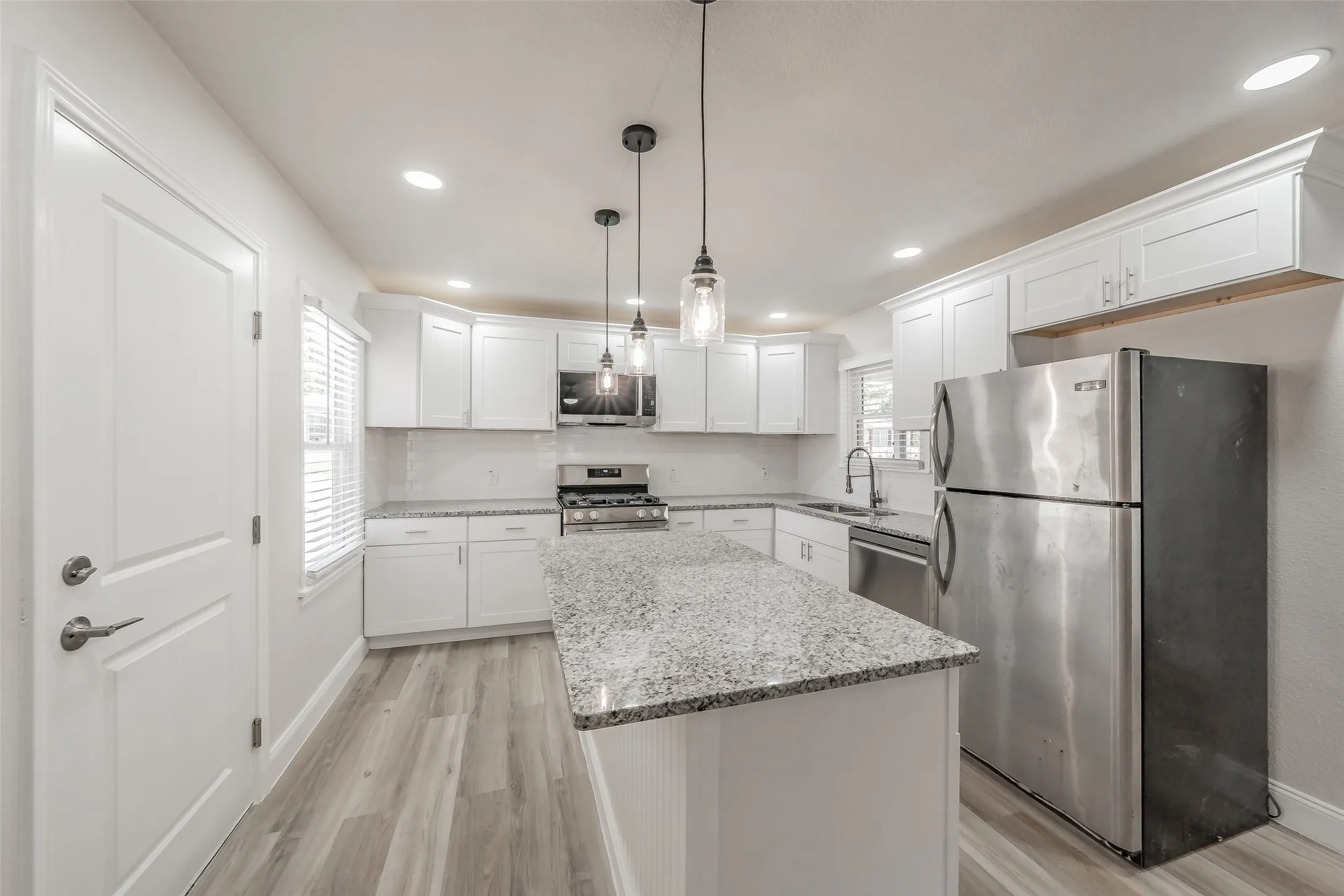 Single Family Residence For Sale in Tarrant County , 749 W Redbud Drive, Hurst, Texas 76053, 3 Bedroom, 1 Bathroom, 1 Garage spaces, 1,120 Sqft, built in 1959, mls#21339841, Real Estate Agent in Hurst, Homes For Sale in Tarrant county, Homes For Sale in Hurst, Realtor in Hurst Texas, Real Estate Brokerage Independent Realty Texas, Luminita Cordes Realtor