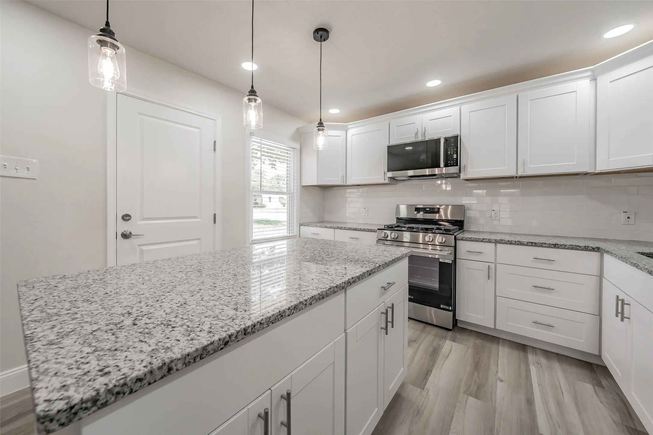 Single Family Residence For Sale in Tarrant County , 749 W Redbud Drive, Hurst, Texas 76053, 3 Bedroom, 1 Bathroom, 1 Garage spaces, 1,120 Sqft, built in 1959, mls#21339841, Real Estate Agent in Hurst, Homes For Sale in Tarrant county, Homes For Sale in Hurst, Realtor in Hurst Texas, Real Estate Brokerage Independent Realty Texas, Luminita Cordes Realtor