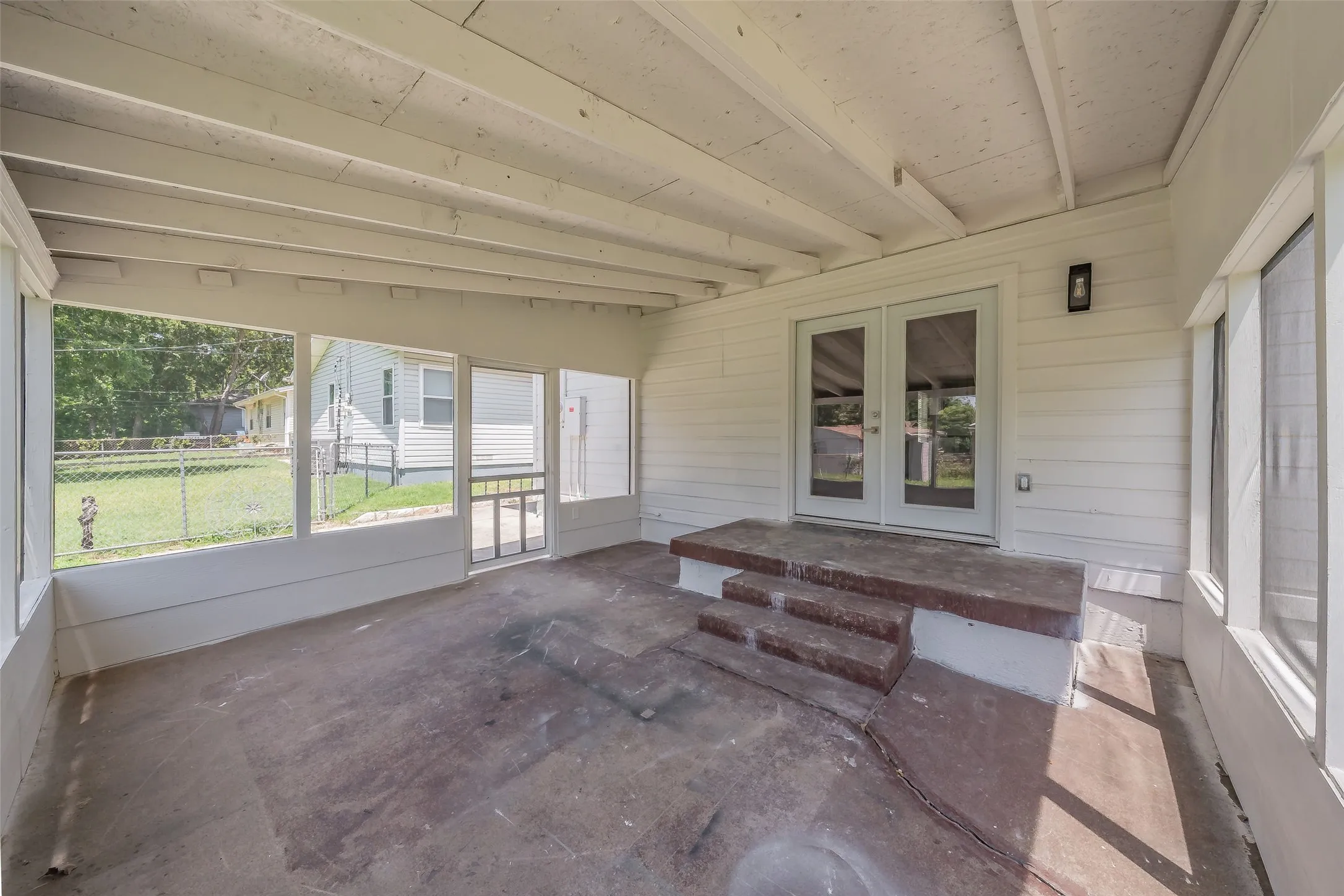 Single Family Residence For Sale in Tarrant County , 749 W Redbud Drive, Hurst, Texas 76053, 3 Bedroom, 1 Bathroom, 1 Garage spaces, 1,120 Sqft, built in 1959, mls#21339841, Real Estate Agent in Hurst, Homes For Sale in Tarrant county, Homes For Sale in Hurst, Realtor in Hurst Texas, Real Estate Brokerage Independent Realty Texas, Luminita Cordes Realtor