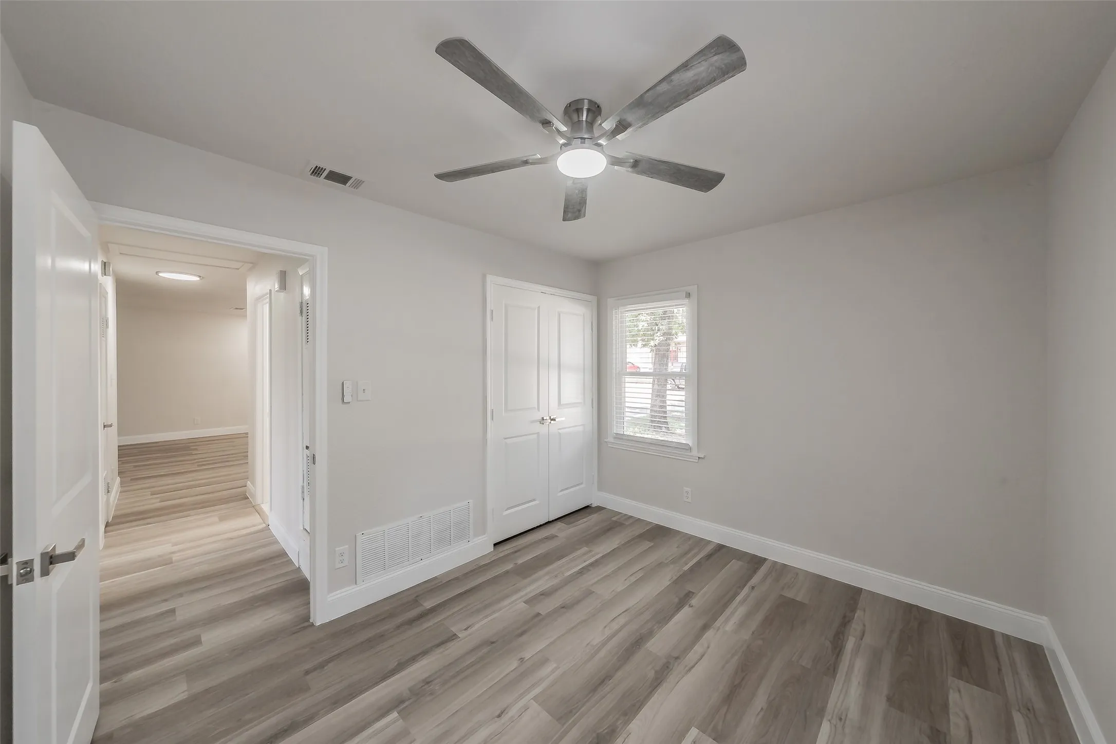 Single Family Residence For Sale in Tarrant County , 749 W Redbud Drive, Hurst, Texas 76053, 3 Bedroom, 1 Bathroom, 1 Garage spaces, 1,120 Sqft, built in 1959, mls#21339841, Real Estate Agent in Hurst, Homes For Sale in Tarrant county, Homes For Sale in Hurst, Realtor in Hurst Texas, Real Estate Brokerage Independent Realty Texas, Luminita Cordes Realtor
