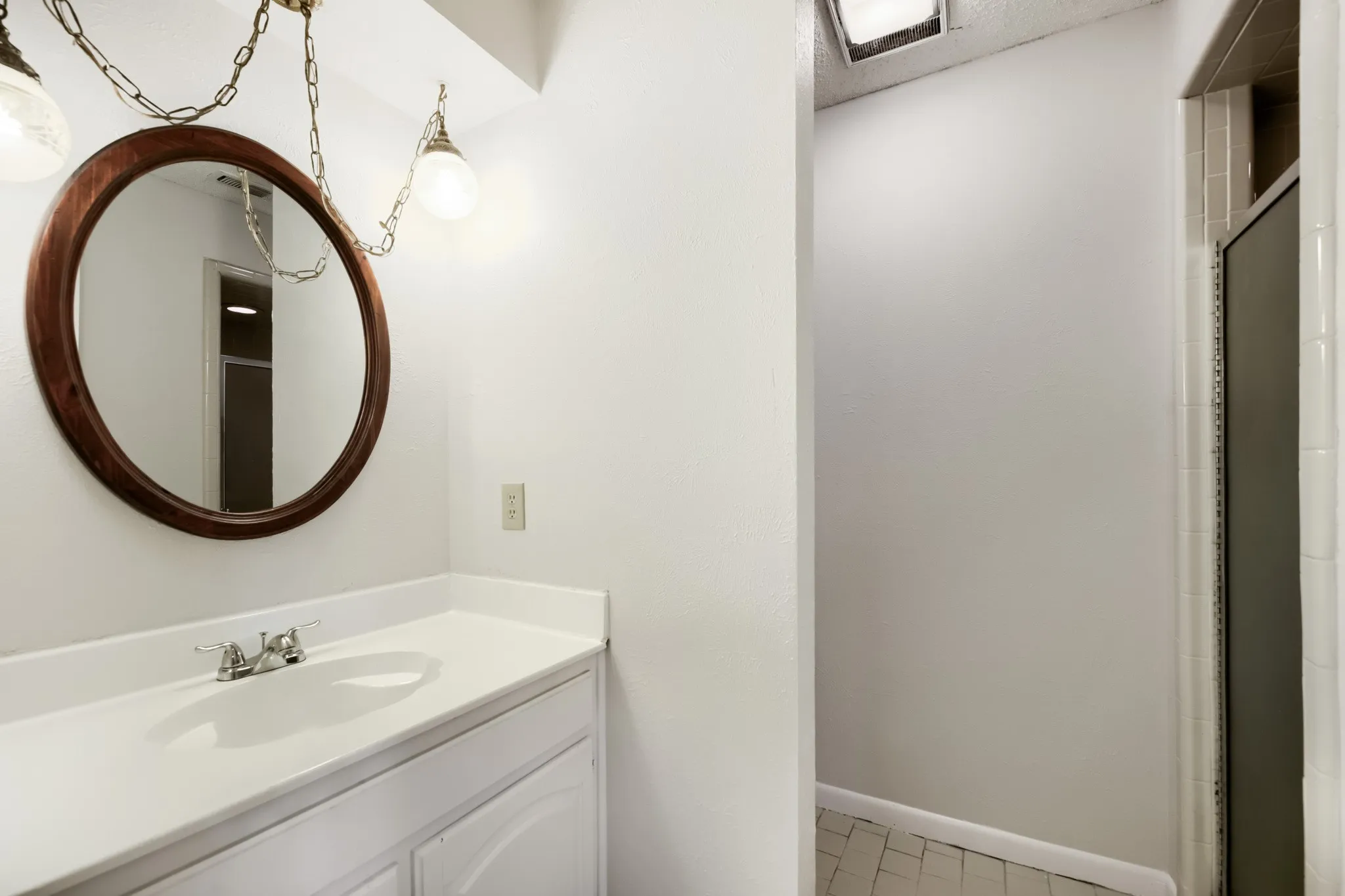 Single Family Residence For Sale in Tarrant County , 3712 Greenbriar Court, Colleyville, Texas 76034, 3 Bedroom, 2 Bathroom, 2 Garage spaces, 3,044 Sqft, built in 1977, mls#21207245, Real Estate Agent in Colleyville, Homes For Sale in Tarrant county, Homes For Sale in Colleyville, Realtor in Colleyville Texas, Real Estate Brokerage Independent Realty Texas, Luminita Cordes Realtor