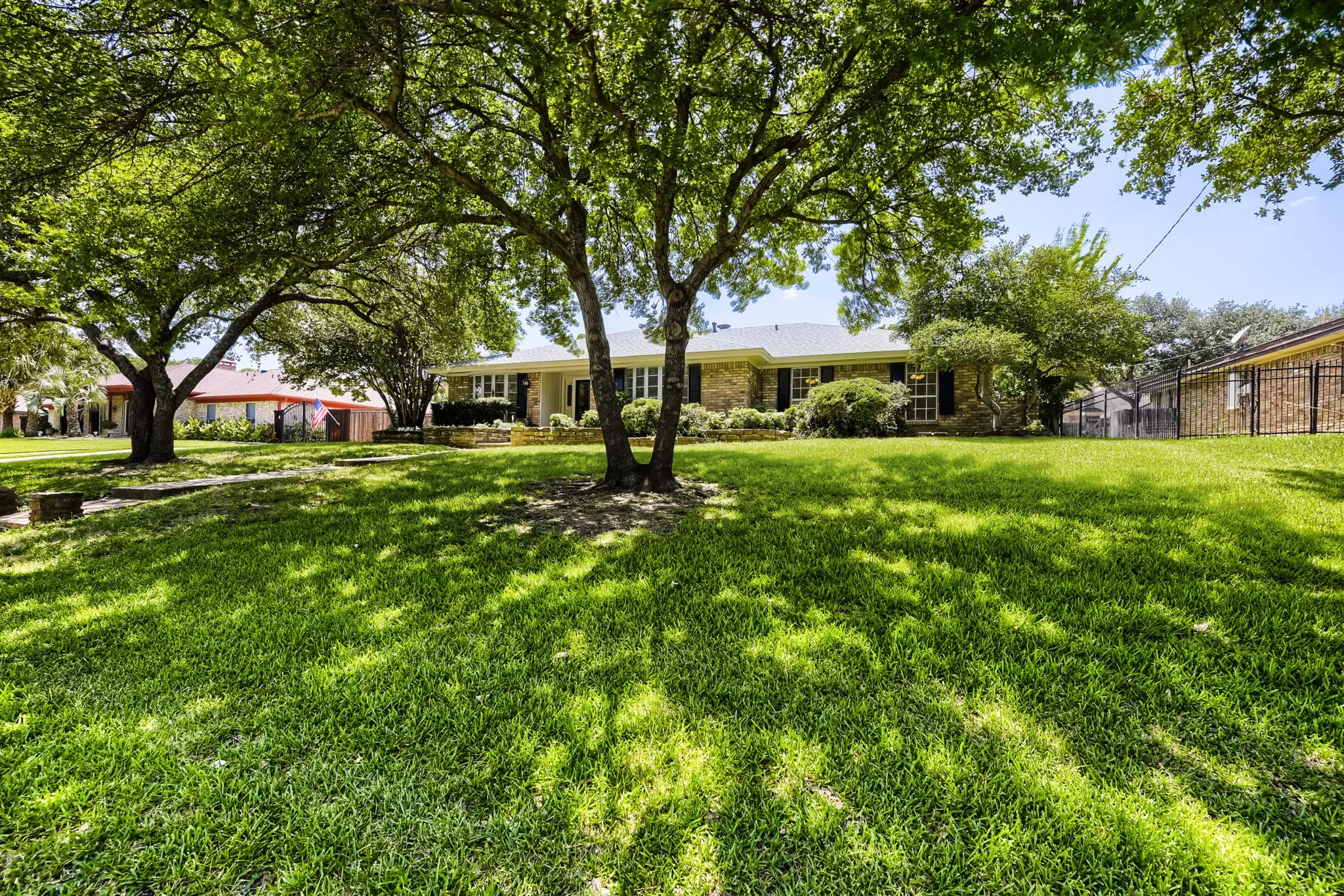 Single Family Residence For Sale in Tarrant County , 3712 Greenbriar Court, Colleyville, Texas 76034, 3 Bedroom, 2 Bathroom, 2 Garage spaces, 3,044 Sqft, built in 1977, mls#21207245, Real Estate Agent in Colleyville, Homes For Sale in Tarrant county, Homes For Sale in Colleyville, Realtor in Colleyville Texas, Real Estate Brokerage Independent Realty Texas, Luminita Cordes Realtor