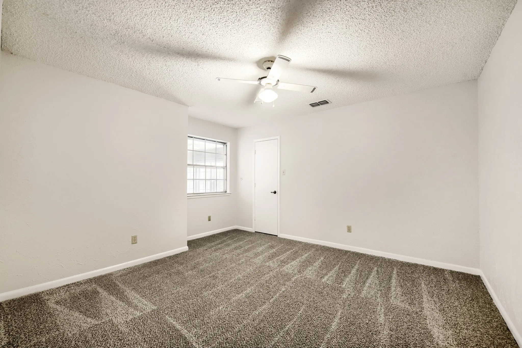Single Family Residence For Sale in Tarrant County , 3712 Greenbriar Court, Colleyville, Texas 76034, 3 Bedroom, 2 Bathroom, 2 Garage spaces, 3,044 Sqft, built in 1977, mls#21207245, Real Estate Agent in Colleyville, Homes For Sale in Tarrant county, Homes For Sale in Colleyville, Realtor in Colleyville Texas, Real Estate Brokerage Independent Realty Texas, Luminita Cordes Realtor