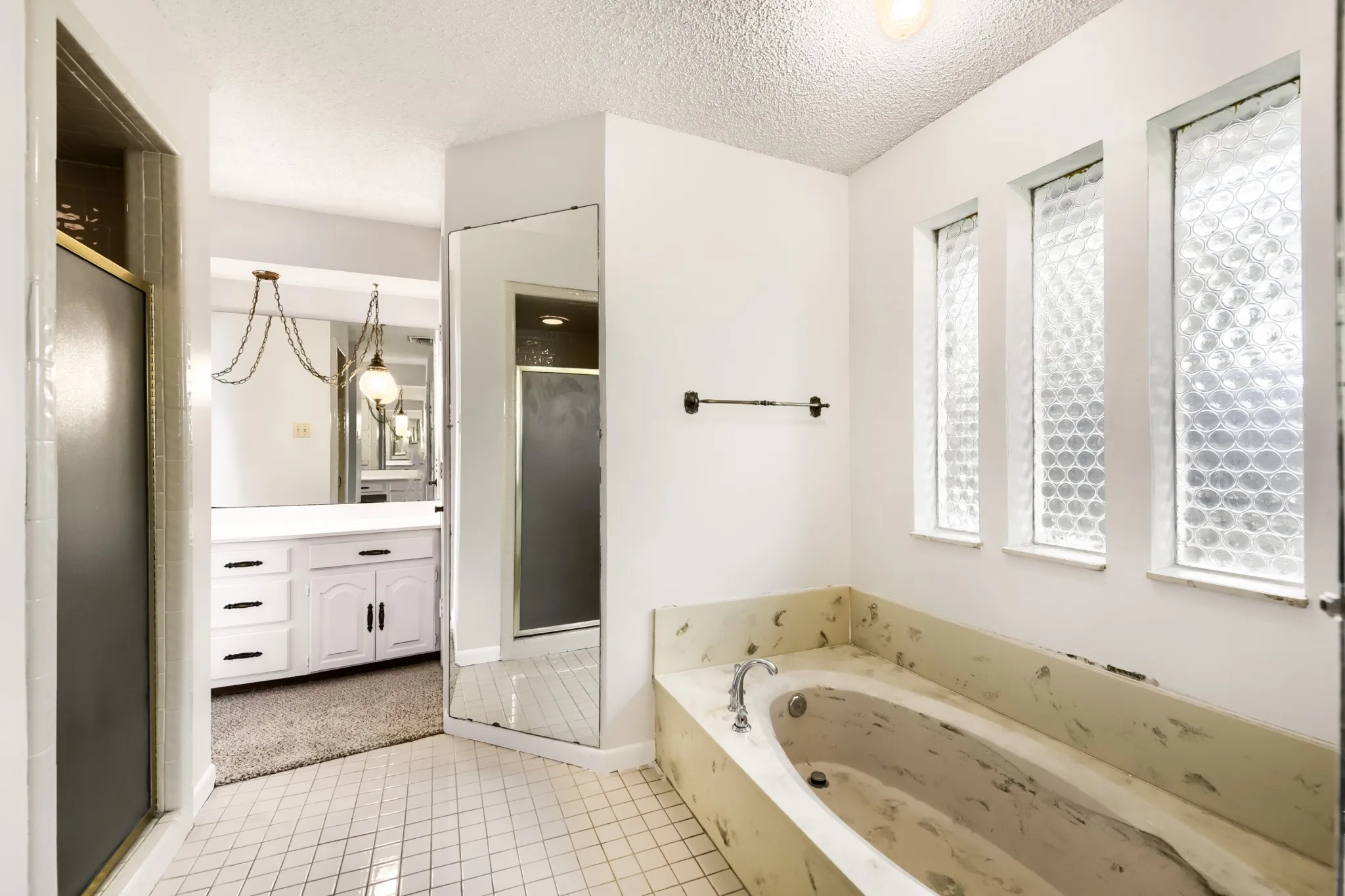 Single Family Residence For Sale in Tarrant County , 3712 Greenbriar Court, Colleyville, Texas 76034, 3 Bedroom, 2 Bathroom, 2 Garage spaces, 3,044 Sqft, built in 1977, mls#21207245, Real Estate Agent in Colleyville, Homes For Sale in Tarrant county, Homes For Sale in Colleyville, Realtor in Colleyville Texas, Real Estate Brokerage Independent Realty Texas, Luminita Cordes Realtor