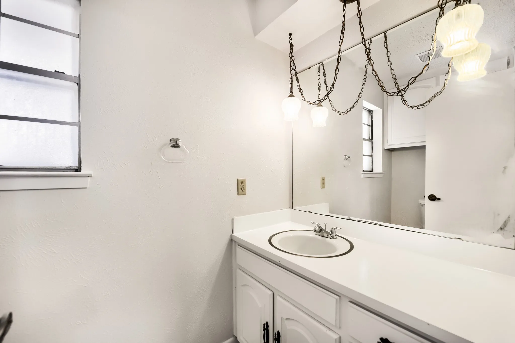 Single Family Residence For Sale in Tarrant County , 3712 Greenbriar Court, Colleyville, Texas 76034, 3 Bedroom, 2 Bathroom, 2 Garage spaces, 3,044 Sqft, built in 1977, mls#21207245, Real Estate Agent in Colleyville, Homes For Sale in Tarrant county, Homes For Sale in Colleyville, Realtor in Colleyville Texas, Real Estate Brokerage Independent Realty Texas, Luminita Cordes Realtor