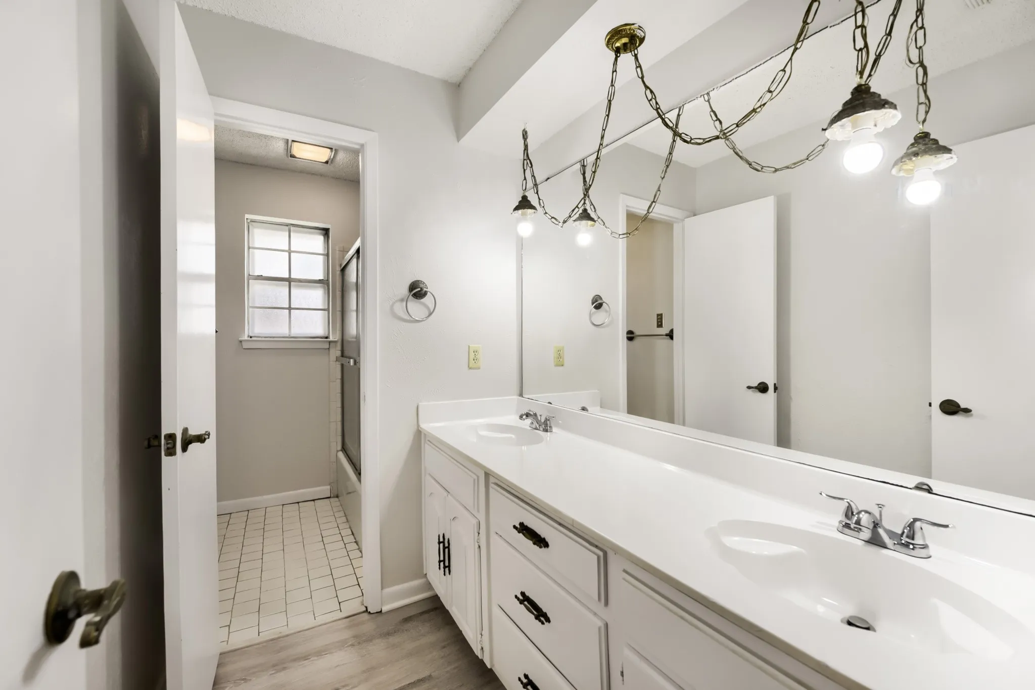 Single Family Residence For Sale in Tarrant County , 3712 Greenbriar Court, Colleyville, Texas 76034, 3 Bedroom, 2 Bathroom, 2 Garage spaces, 3,044 Sqft, built in 1977, mls#21207245, Real Estate Agent in Colleyville, Homes For Sale in Tarrant county, Homes For Sale in Colleyville, Realtor in Colleyville Texas, Real Estate Brokerage Independent Realty Texas, Luminita Cordes Realtor