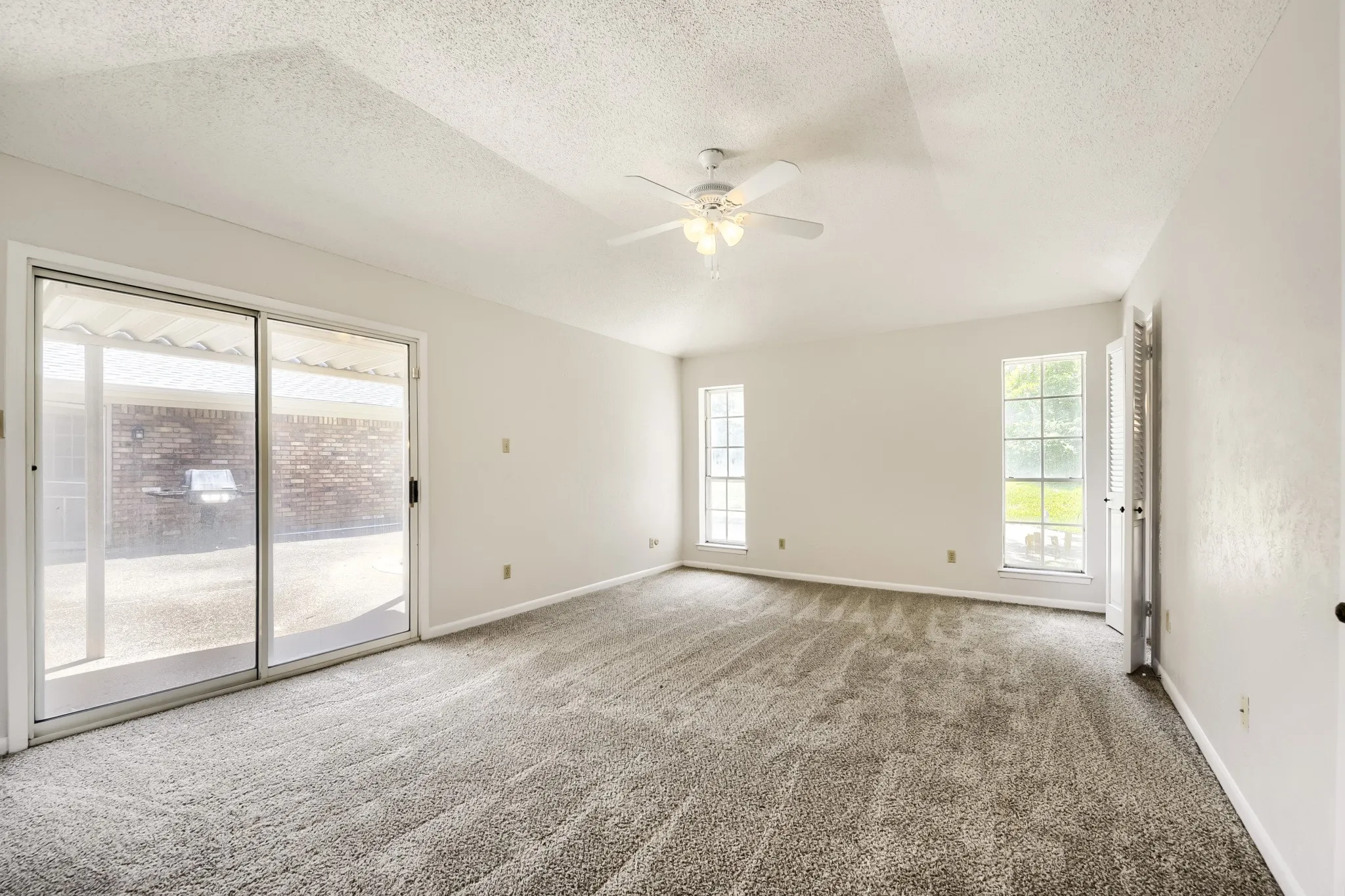 Single Family Residence For Sale in Tarrant County , 3712 Greenbriar Court, Colleyville, Texas 76034, 3 Bedroom, 2 Bathroom, 2 Garage spaces, 3,044 Sqft, built in 1977, mls#21207245, Real Estate Agent in Colleyville, Homes For Sale in Tarrant county, Homes For Sale in Colleyville, Realtor in Colleyville Texas, Real Estate Brokerage Independent Realty Texas, Luminita Cordes Realtor