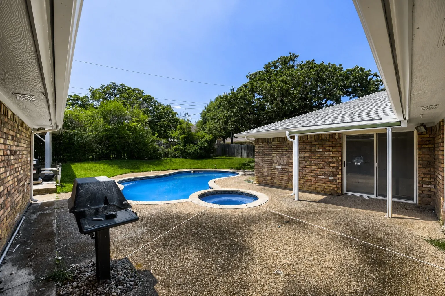 Single Family Residence For Sale in Tarrant County , 3712 Greenbriar Court, Colleyville, Texas 76034, 3 Bedroom, 2 Bathroom, 2 Garage spaces, 3,044 Sqft, built in 1977, mls#21207245, Real Estate Agent in Colleyville, Homes For Sale in Tarrant county, Homes For Sale in Colleyville, Realtor in Colleyville Texas, Real Estate Brokerage Independent Realty Texas, Luminita Cordes Realtor