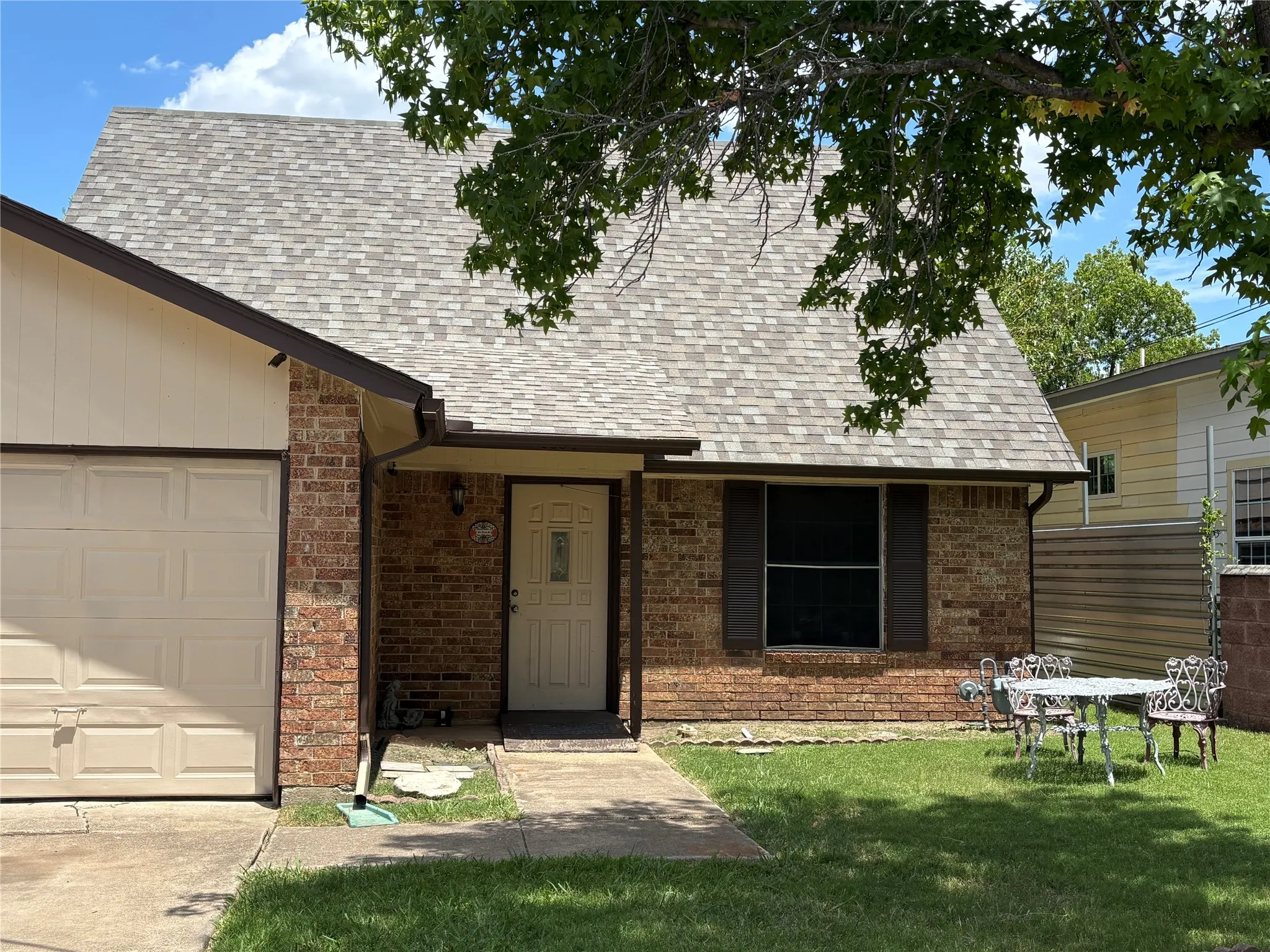 Single Family Residence For Sale in Dallas County , 3338 Ingersoll Street, Dallas, Texas 75212, 4 Bedroom, 2 Bathroom, 2 Garage spaces, 1,207 Sqft, built in 1973, mls#21331575, Real Estate Agent in Dallas, Homes For Sale in Dallas county, Homes For Sale in Dallas, Realtor in Dallas Texas, Real Estate Brokerage Independent Realty Texas, Luminita Cordes Realtor