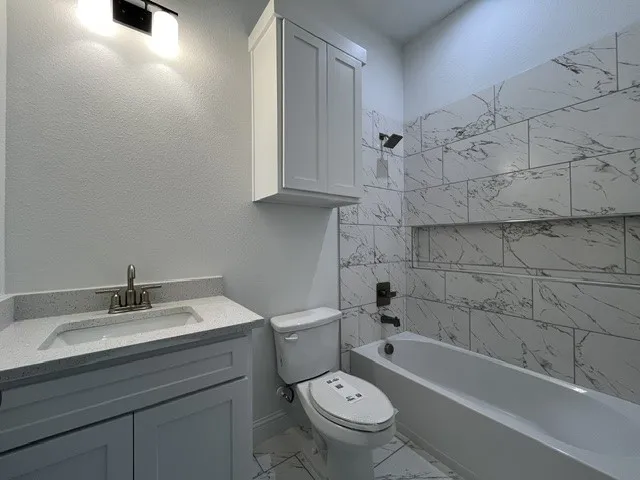 Single Family Residence For Sale in Ellis County , 117 Leatherwood Street, Waxahachie, Texas 75165, 4 Bedroom, 2 Bathroom, 2 Garage spaces, 1,676 Sqft, built in 2025, Price $324,999, mls#21339177, Real Estate Agent in Waxahachie, Homes For Sale in Ellis county, Homes For Sale in Waxahachie, Realtor in Waxahachie Texas, Real Estate Brokerage Independent Realty Texas, Luminita Cordes Realtor