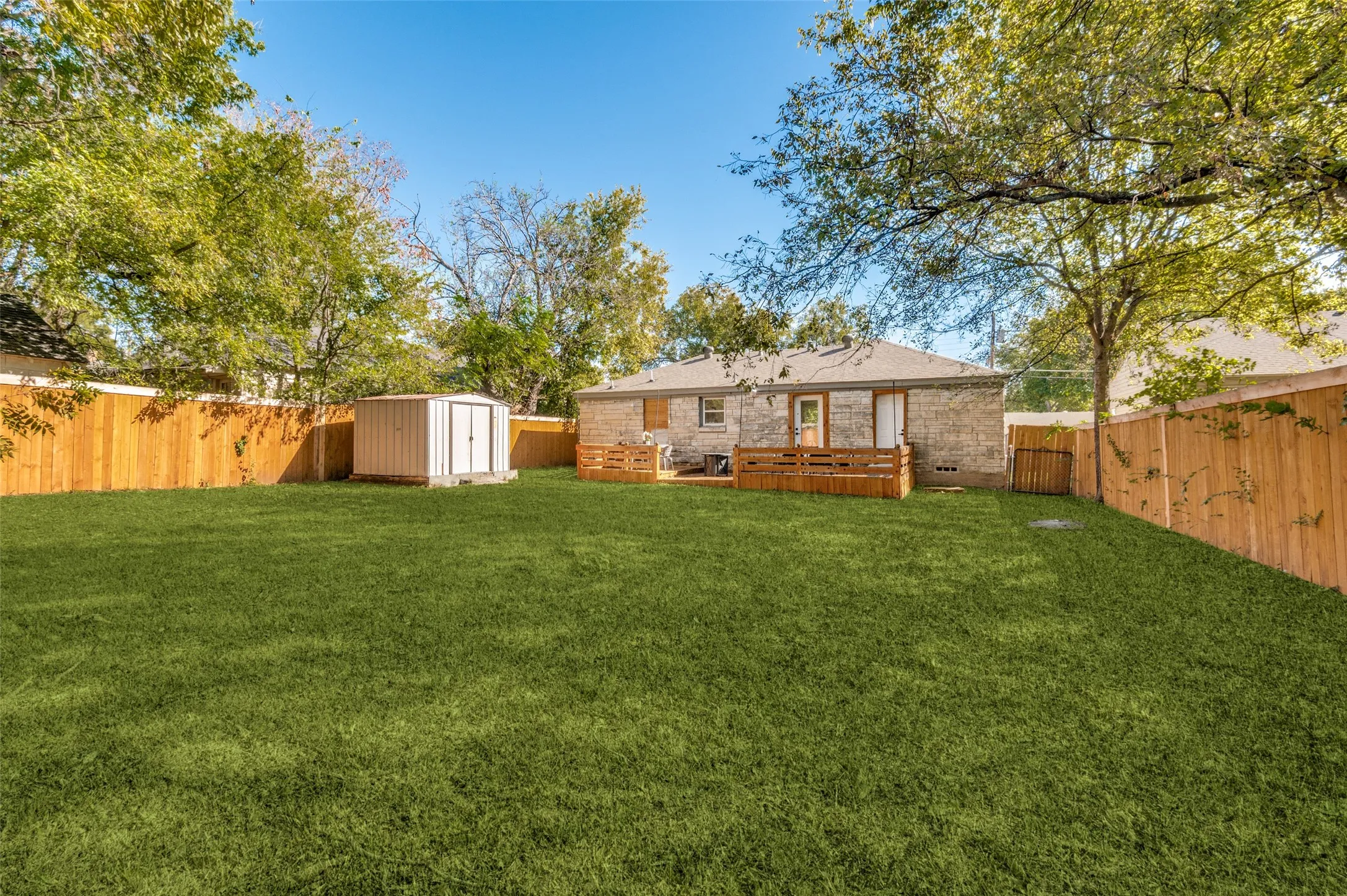 Single Family Residence For Rent in Dallas County , 927 S Franklin Street, Dallas, Texas 75211, 3 Bedroom, 2 Bathroom, Garage spaces, 1,095 Sqft, built in 1948, Price $2,600, mls#21339898, Real Estate Agent in Dallas, Homes For Rent in Dallas county, Homes For Rent in Dallas, Realtor in Dallas Texas, Real Estate Brokerage Independent Realty Texas, Luminita Cordes Realtor