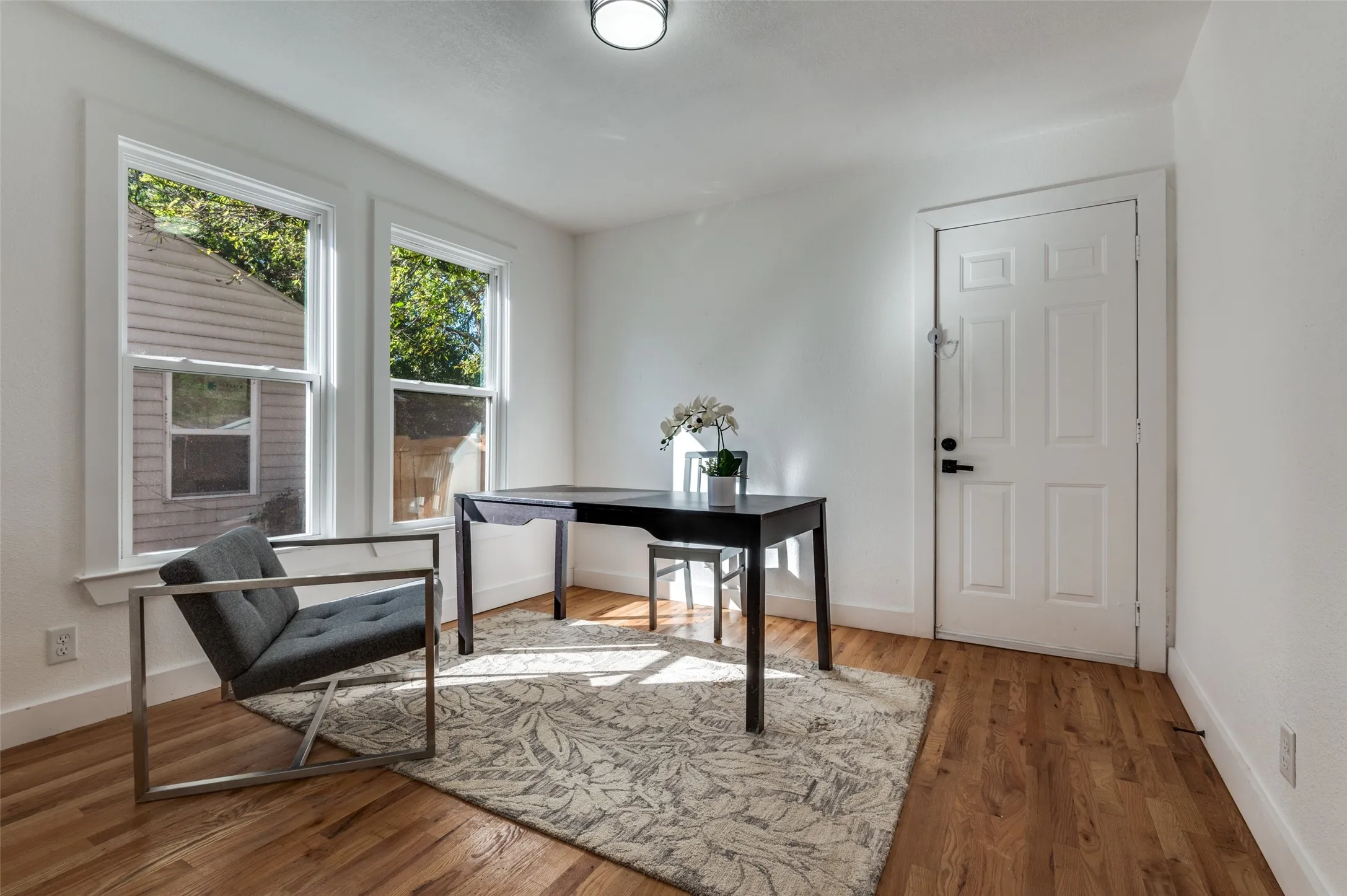 Single Family Residence For Rent in Dallas County , 927 S Franklin Street, Dallas, Texas 75211, 3 Bedroom, 2 Bathroom, Garage spaces, 1,095 Sqft, built in 1948, Price $2,600, mls#21339898, Real Estate Agent in Dallas, Homes For Rent in Dallas county, Homes For Rent in Dallas, Realtor in Dallas Texas, Real Estate Brokerage Independent Realty Texas, Luminita Cordes Realtor