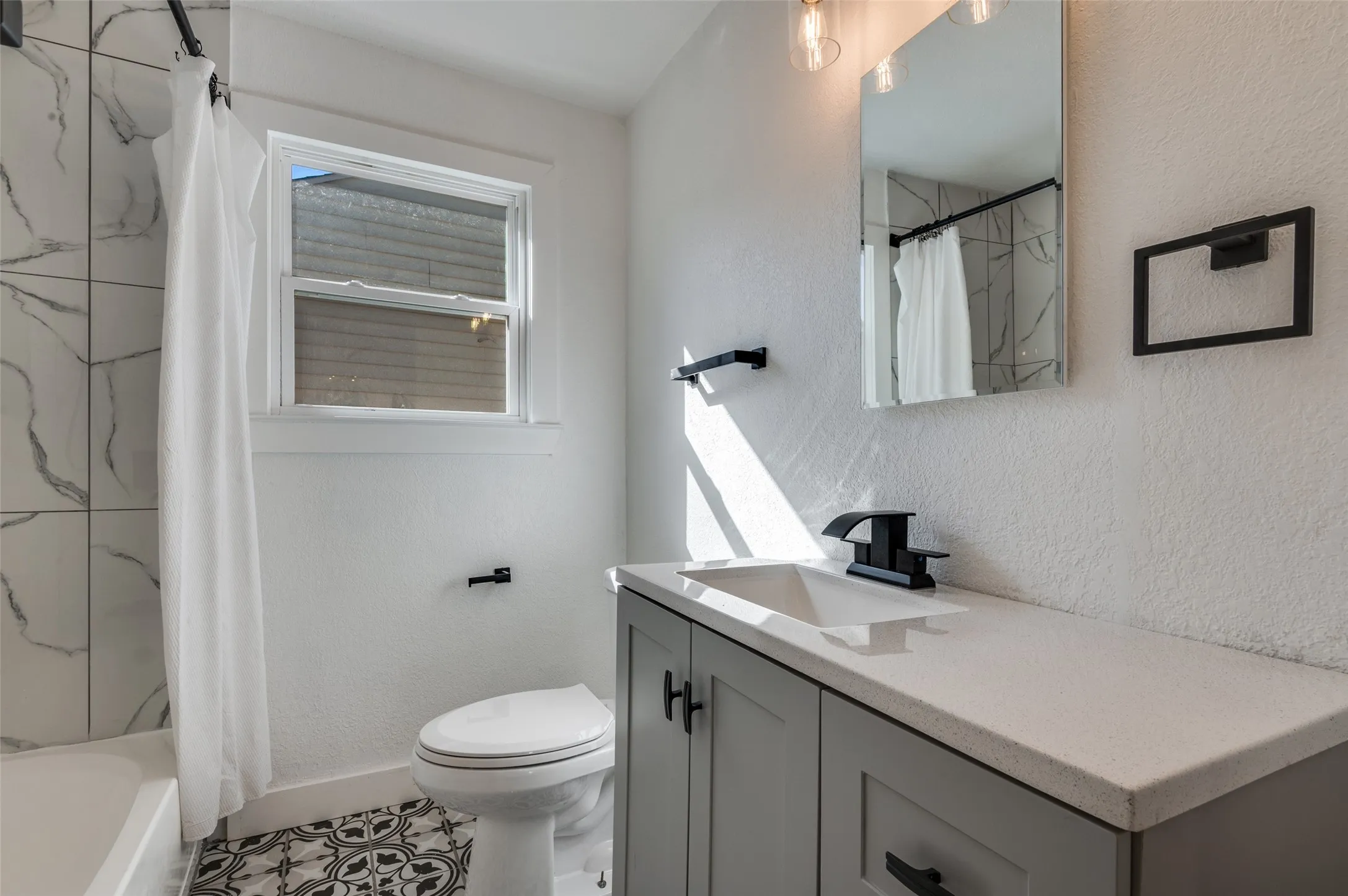 Single Family Residence For Rent in Dallas County , 927 S Franklin Street, Dallas, Texas 75211, 3 Bedroom, 2 Bathroom, Garage spaces, 1,095 Sqft, built in 1948, Price $2,600, mls#21339898, Real Estate Agent in Dallas, Homes For Rent in Dallas county, Homes For Rent in Dallas, Realtor in Dallas Texas, Real Estate Brokerage Independent Realty Texas, Luminita Cordes Realtor