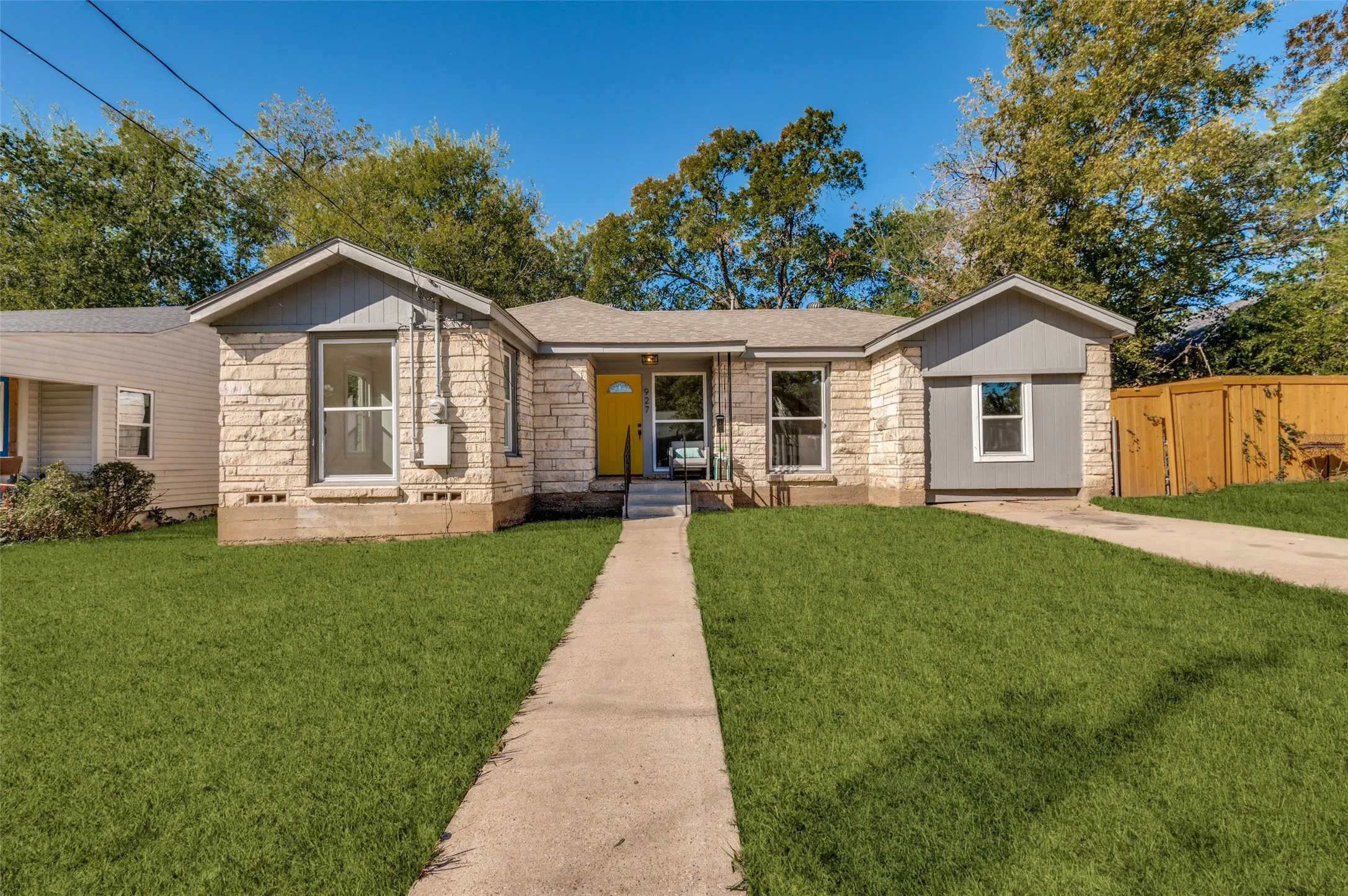 Single Family Residence For Rent in Dallas County , 927 S Franklin Street, Dallas, Texas 75211, 3 Bedroom, 2 Bathroom, Garage spaces, 1,095 Sqft, built in 1948, Price $2,600, mls#21339898, Real Estate Agent in Dallas, Homes For Rent in Dallas county, Homes For Rent in Dallas, Realtor in Dallas Texas, Real Estate Brokerage Independent Realty Texas, Luminita Cordes Realtor