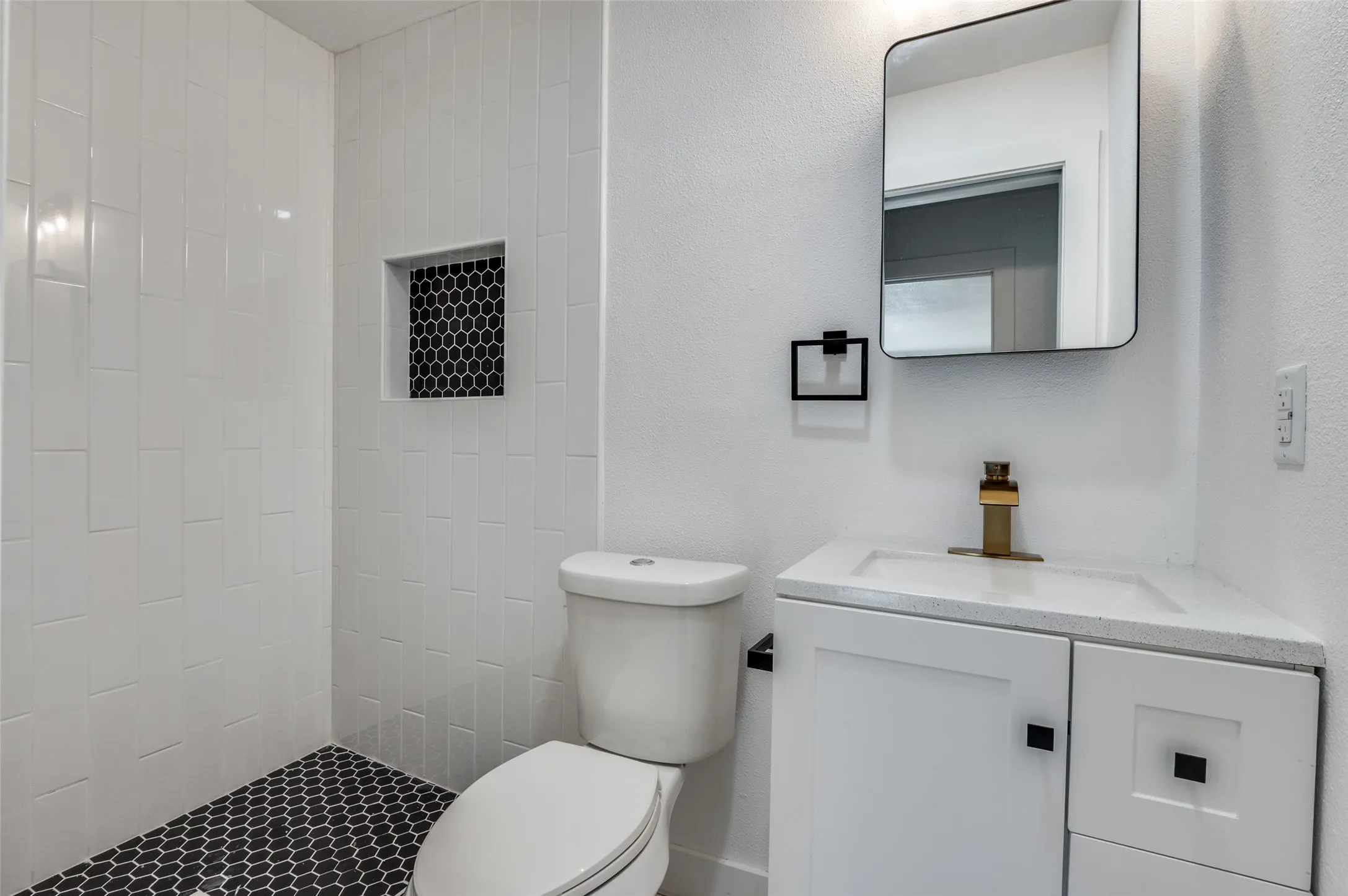 Single Family Residence For Rent in Dallas County , 927 S Franklin Street, Dallas, Texas 75211, 3 Bedroom, 2 Bathroom, Garage spaces, 1,095 Sqft, built in 1948, Price $2,600, mls#21339898, Real Estate Agent in Dallas, Homes For Rent in Dallas county, Homes For Rent in Dallas, Realtor in Dallas Texas, Real Estate Brokerage Independent Realty Texas, Luminita Cordes Realtor