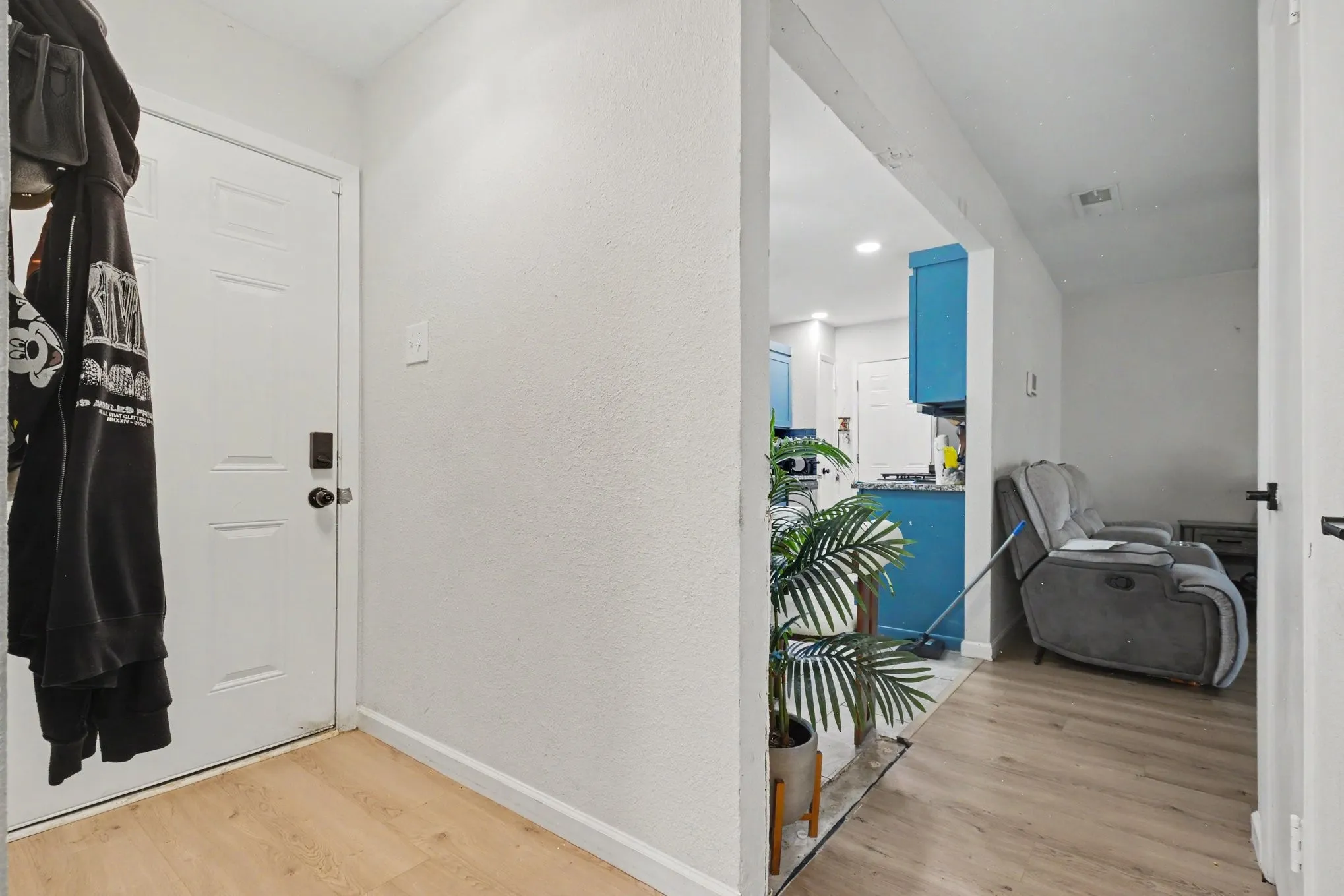 Single Family Residence For Sale in Dallas County , 1809 Homestead Place, Garland, Texas 75044, 3 Bedroom, 2 Bathroom, 1 Garage spaces, 976 Sqft, built in 1970, Price $251,300, mls#21330596, Real Estate Agent in Garland, Homes For Sale in Dallas county, Homes For Sale in Garland, Realtor in Garland Texas, Real Estate Brokerage Independent Realty Texas, Luminita Cordes Realtor