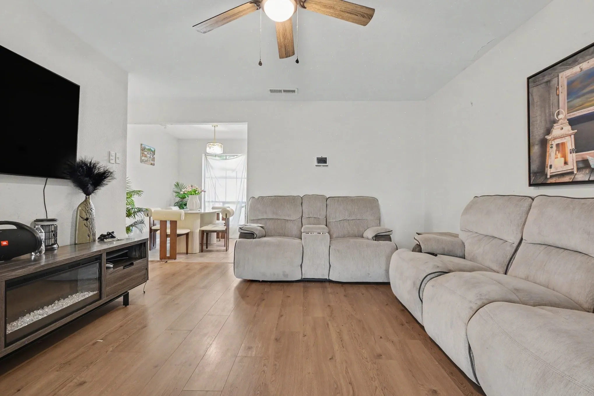 Single Family Residence For Sale in Dallas County , 1809 Homestead Place, Garland, Texas 75044, 3 Bedroom, 2 Bathroom, 1 Garage spaces, 976 Sqft, built in 1970, Price $251,300, mls#21330596, Real Estate Agent in Garland, Homes For Sale in Dallas county, Homes For Sale in Garland, Realtor in Garland Texas, Real Estate Brokerage Independent Realty Texas, Luminita Cordes Realtor