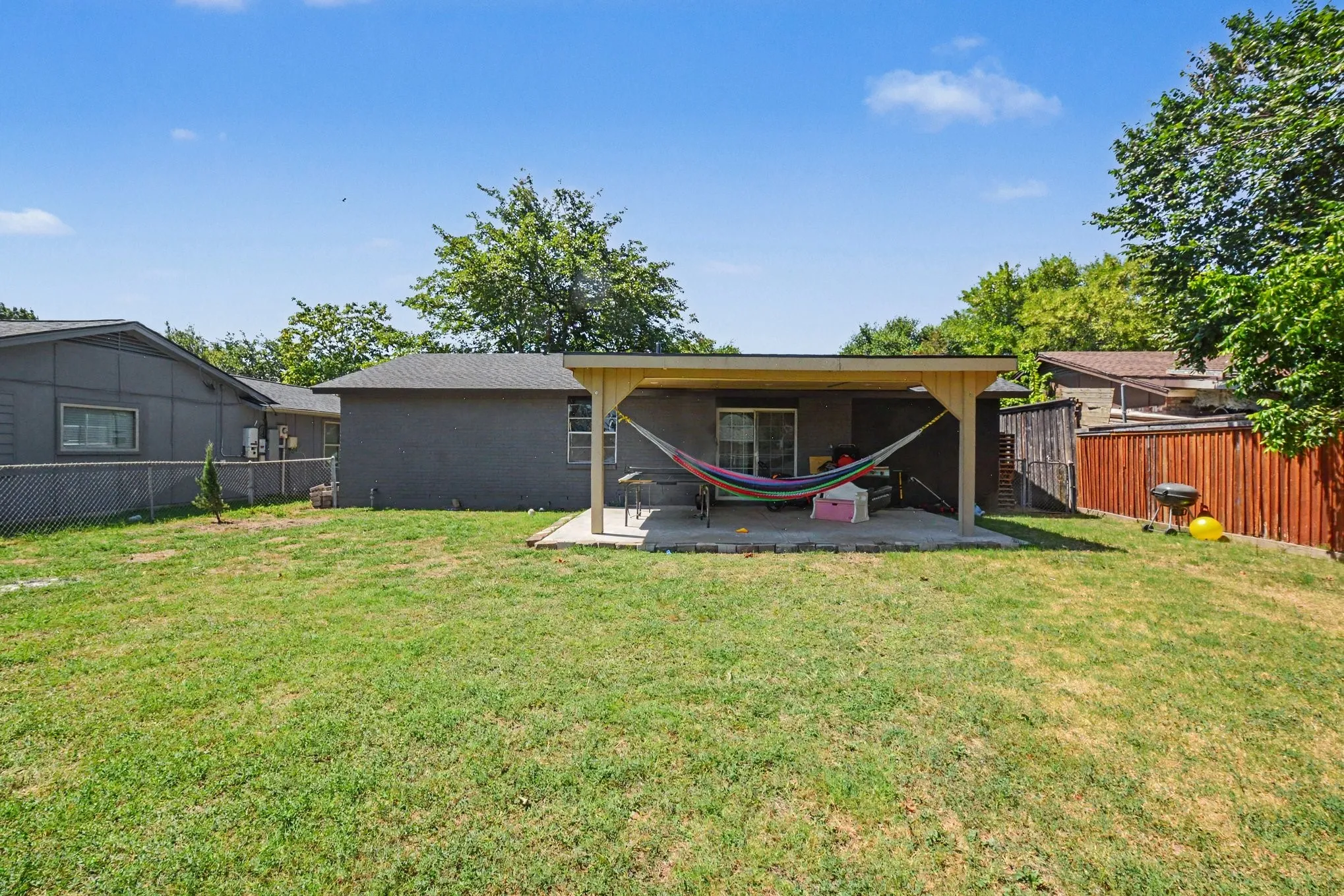 Single Family Residence For Sale in Dallas County , 1809 Homestead Place, Garland, Texas 75044, 3 Bedroom, 2 Bathroom, 1 Garage spaces, 976 Sqft, built in 1970, Price $251,300, mls#21330596, Real Estate Agent in Garland, Homes For Sale in Dallas county, Homes For Sale in Garland, Realtor in Garland Texas, Real Estate Brokerage Independent Realty Texas, Luminita Cordes Realtor