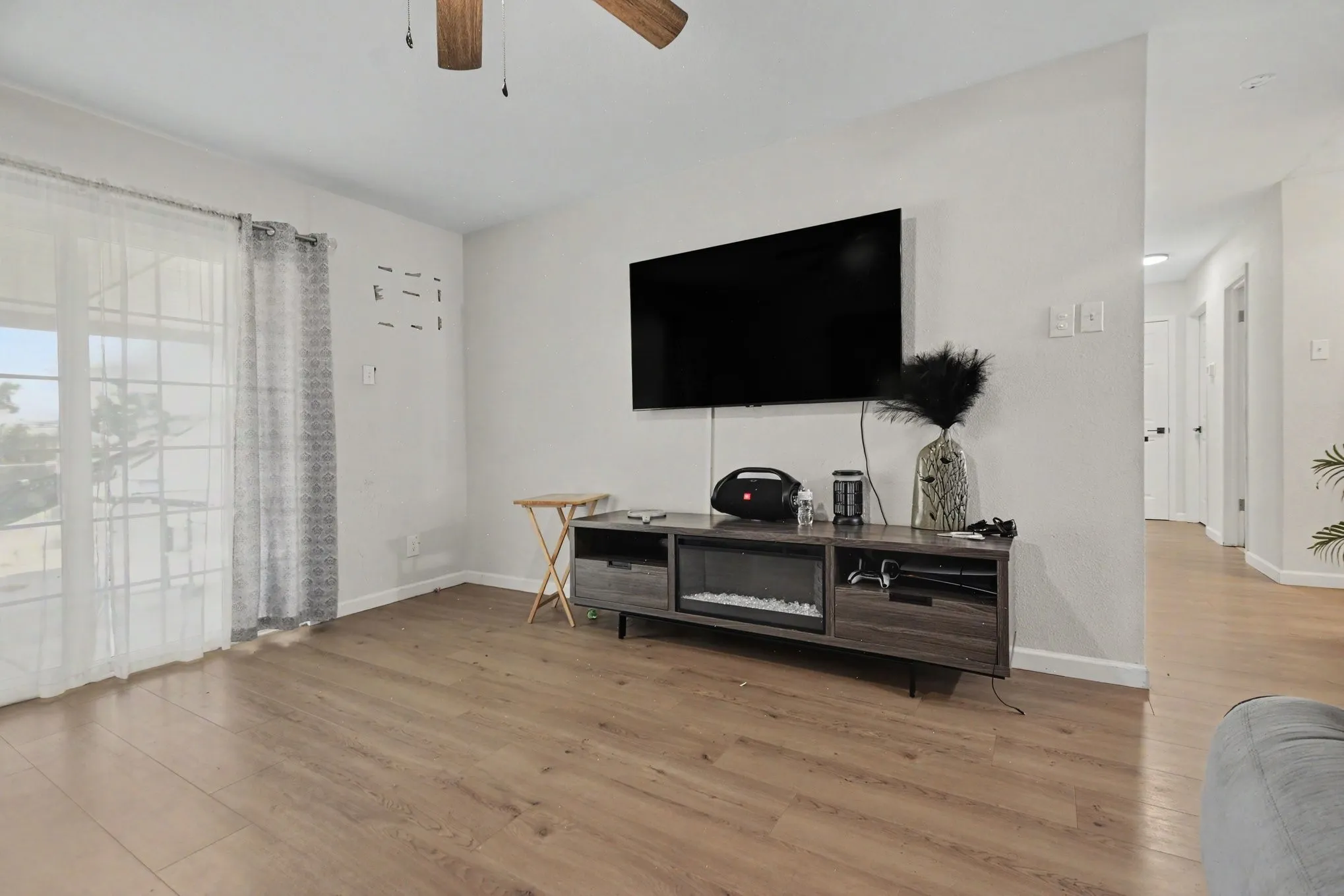 Single Family Residence For Sale in Dallas County , 1809 Homestead Place, Garland, Texas 75044, 3 Bedroom, 2 Bathroom, 1 Garage spaces, 976 Sqft, built in 1970, Price $251,300, mls#21330596, Real Estate Agent in Garland, Homes For Sale in Dallas county, Homes For Sale in Garland, Realtor in Garland Texas, Real Estate Brokerage Independent Realty Texas, Luminita Cordes Realtor