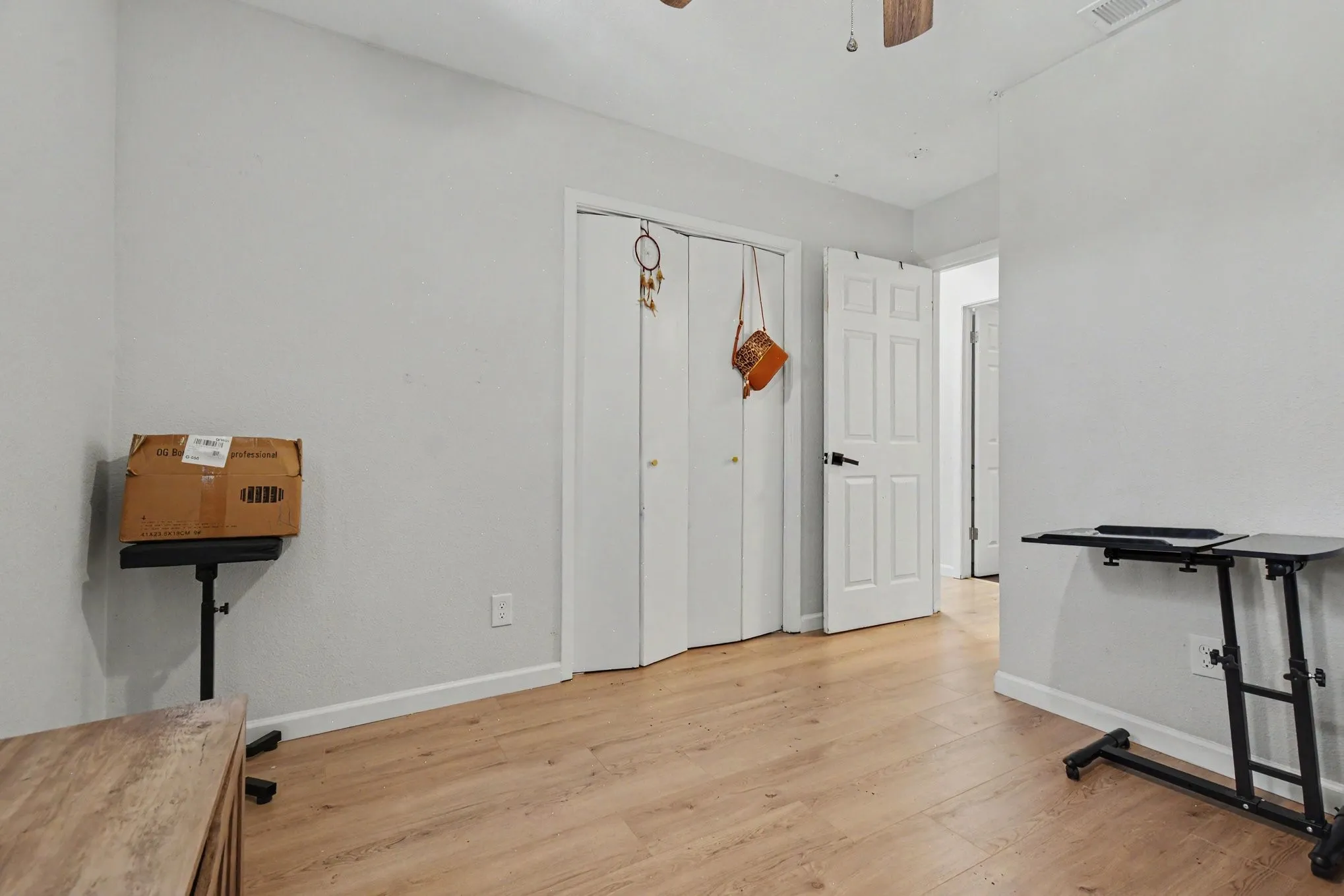 Single Family Residence For Sale in Dallas County , 1809 Homestead Place, Garland, Texas 75044, 3 Bedroom, 2 Bathroom, 1 Garage spaces, 976 Sqft, built in 1970, Price $251,300, mls#21330596, Real Estate Agent in Garland, Homes For Sale in Dallas county, Homes For Sale in Garland, Realtor in Garland Texas, Real Estate Brokerage Independent Realty Texas, Luminita Cordes Realtor