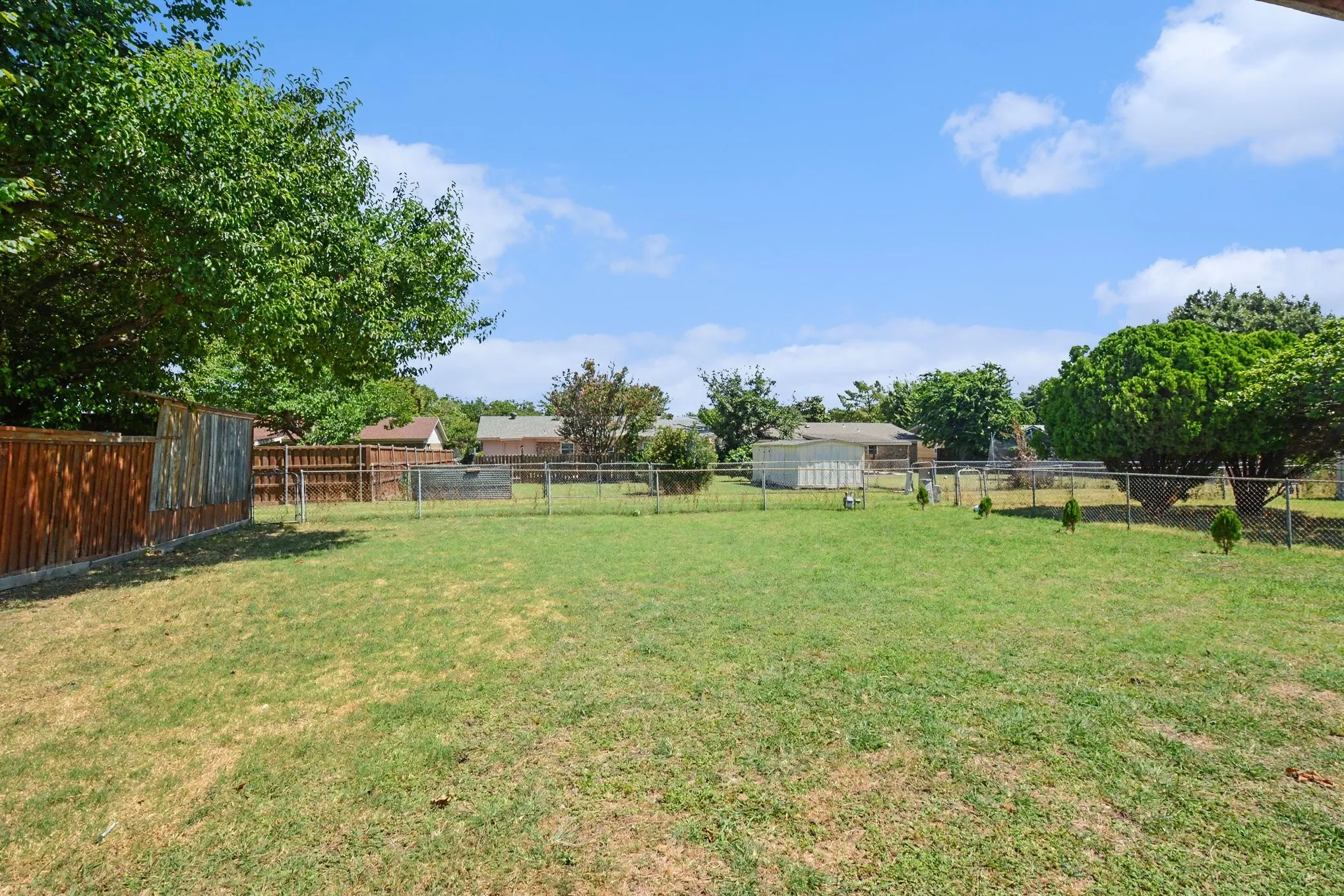 Single Family Residence For Sale in Dallas County , 1809 Homestead Place, Garland, Texas 75044, 3 Bedroom, 2 Bathroom, 1 Garage spaces, 976 Sqft, built in 1970, Price $251,300, mls#21330596, Real Estate Agent in Garland, Homes For Sale in Dallas county, Homes For Sale in Garland, Realtor in Garland Texas, Real Estate Brokerage Independent Realty Texas, Luminita Cordes Realtor