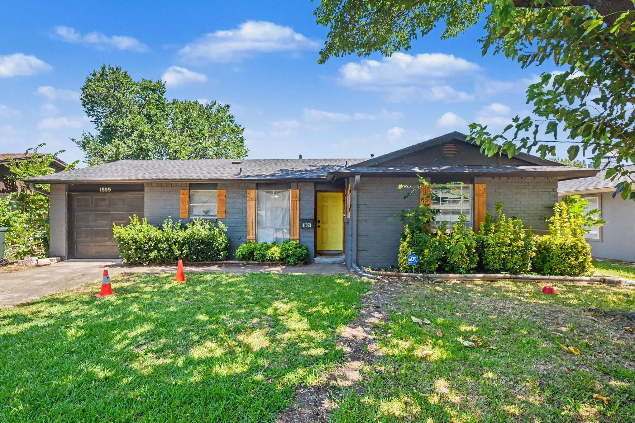 Single Family Residence For Sale in Dallas County , 1809 Homestead Place, Garland, Texas 75044, 3 Bedroom, 2 Bathroom, 1 Garage spaces, 976 Sqft, built in 1970, Price $251,300, mls#21330596, Real Estate Agent in Garland, Homes For Sale in Dallas county, Homes For Sale in Garland, Realtor in Garland Texas, Real Estate Brokerage Independent Realty Texas, Luminita Cordes Realtor
