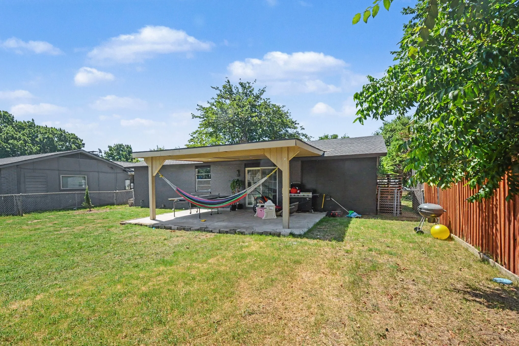 Single Family Residence For Sale in Dallas County , 1809 Homestead Place, Garland, Texas 75044, 3 Bedroom, 2 Bathroom, 1 Garage spaces, 976 Sqft, built in 1970, Price $251,300, mls#21330596, Real Estate Agent in Garland, Homes For Sale in Dallas county, Homes For Sale in Garland, Realtor in Garland Texas, Real Estate Brokerage Independent Realty Texas, Luminita Cordes Realtor