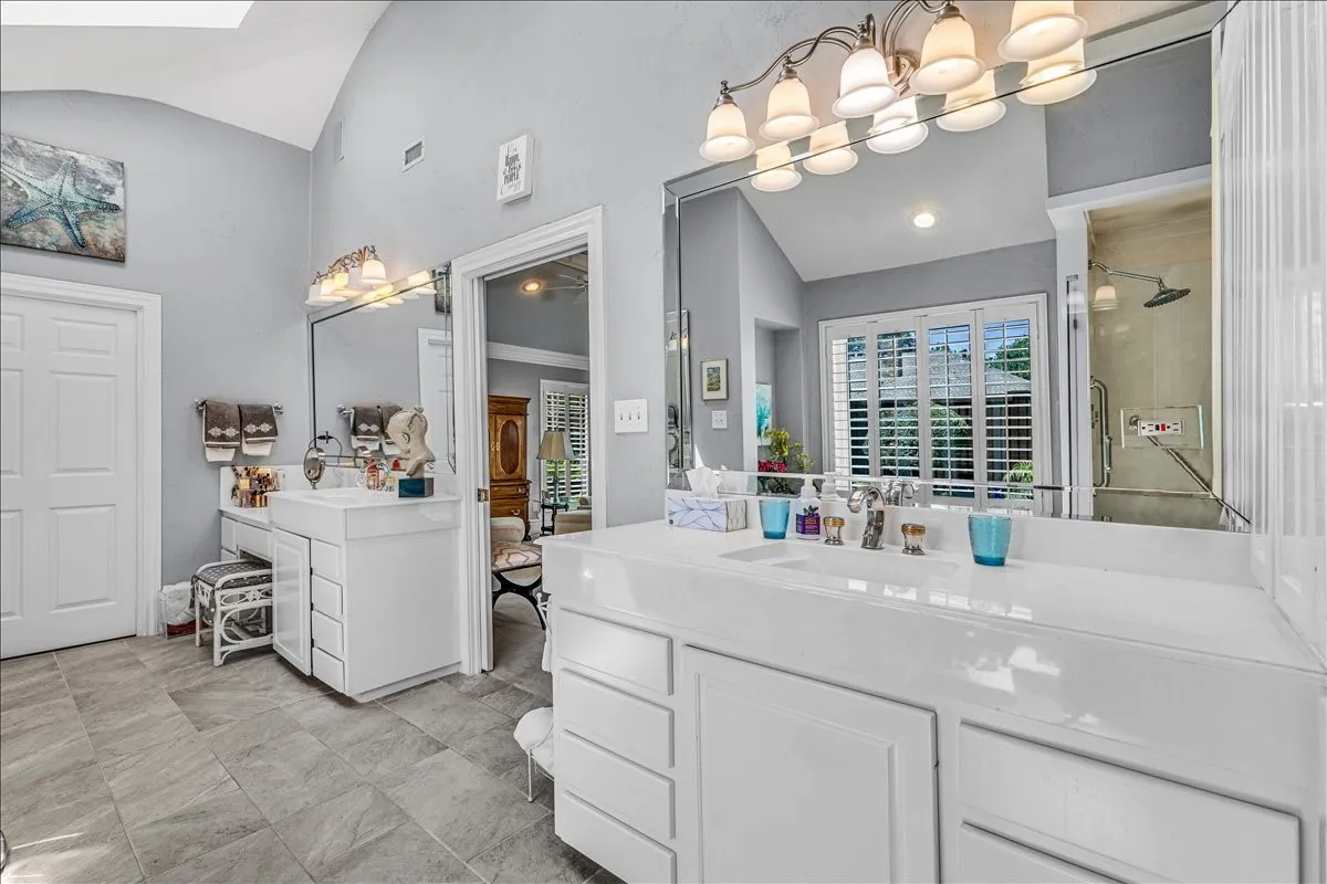 Single Family Residence For Sale in Collin County , 1609 Lake Hill Lane, Plano, Texas 75023, 4 Bedroom, 3 Bathroom, 2 Garage spaces, 3,179 Sqft, built in 1973, mls#21336571, Real Estate Agent in Plano, Homes For Sale in Collin county, Homes For Sale in Plano, Realtor in Plano Texas, Real Estate Brokerage Independent Realty Texas, Luminita Cordes Realtor
