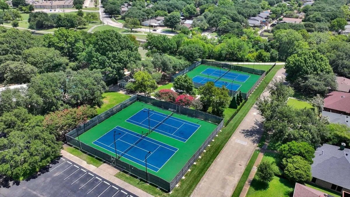Single Family Residence For Sale in Collin County , 1609 Lake Hill Lane, Plano, Texas 75023, 4 Bedroom, 3 Bathroom, 2 Garage spaces, 3,179 Sqft, built in 1973, mls#21336571, Real Estate Agent in Plano, Homes For Sale in Collin county, Homes For Sale in Plano, Realtor in Plano Texas, Real Estate Brokerage Independent Realty Texas, Luminita Cordes Realtor