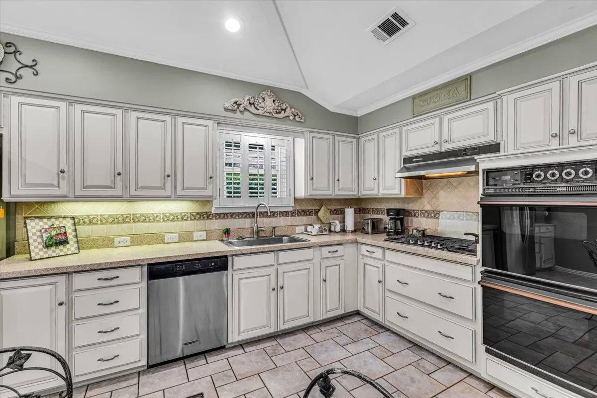 Single Family Residence For Sale in Collin County , 1609 Lake Hill Lane, Plano, Texas 75023, 4 Bedroom, 3 Bathroom, 2 Garage spaces, 3,179 Sqft, built in 1973, mls#21336571, Real Estate Agent in Plano, Homes For Sale in Collin county, Homes For Sale in Plano, Realtor in Plano Texas, Real Estate Brokerage Independent Realty Texas, Luminita Cordes Realtor