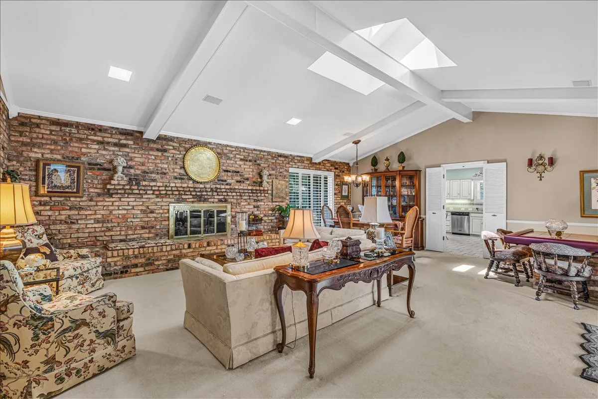 Single Family Residence For Sale in Collin County , 1609 Lake Hill Lane, Plano, Texas 75023, 4 Bedroom, 3 Bathroom, 2 Garage spaces, 3,179 Sqft, built in 1973, mls#21336571, Real Estate Agent in Plano, Homes For Sale in Collin county, Homes For Sale in Plano, Realtor in Plano Texas, Real Estate Brokerage Independent Realty Texas, Luminita Cordes Realtor