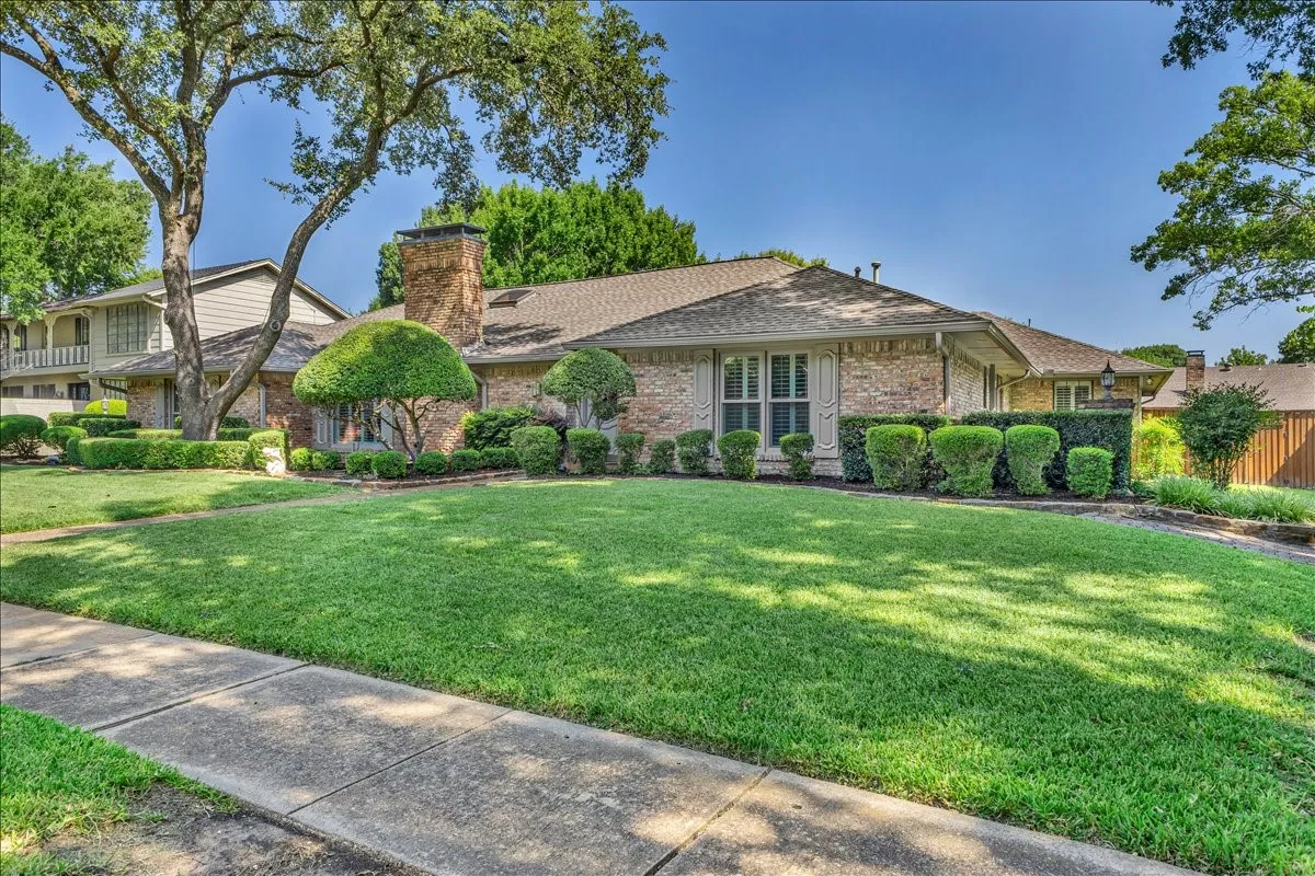 Single Family Residence For Sale in Collin County , 1609 Lake Hill Lane, Plano, Texas 75023, 4 Bedroom, 3 Bathroom, 2 Garage spaces, 3,179 Sqft, built in 1973, mls#21336571, Real Estate Agent in Plano, Homes For Sale in Collin county, Homes For Sale in Plano, Realtor in Plano Texas, Real Estate Brokerage Independent Realty Texas, Luminita Cordes Realtor