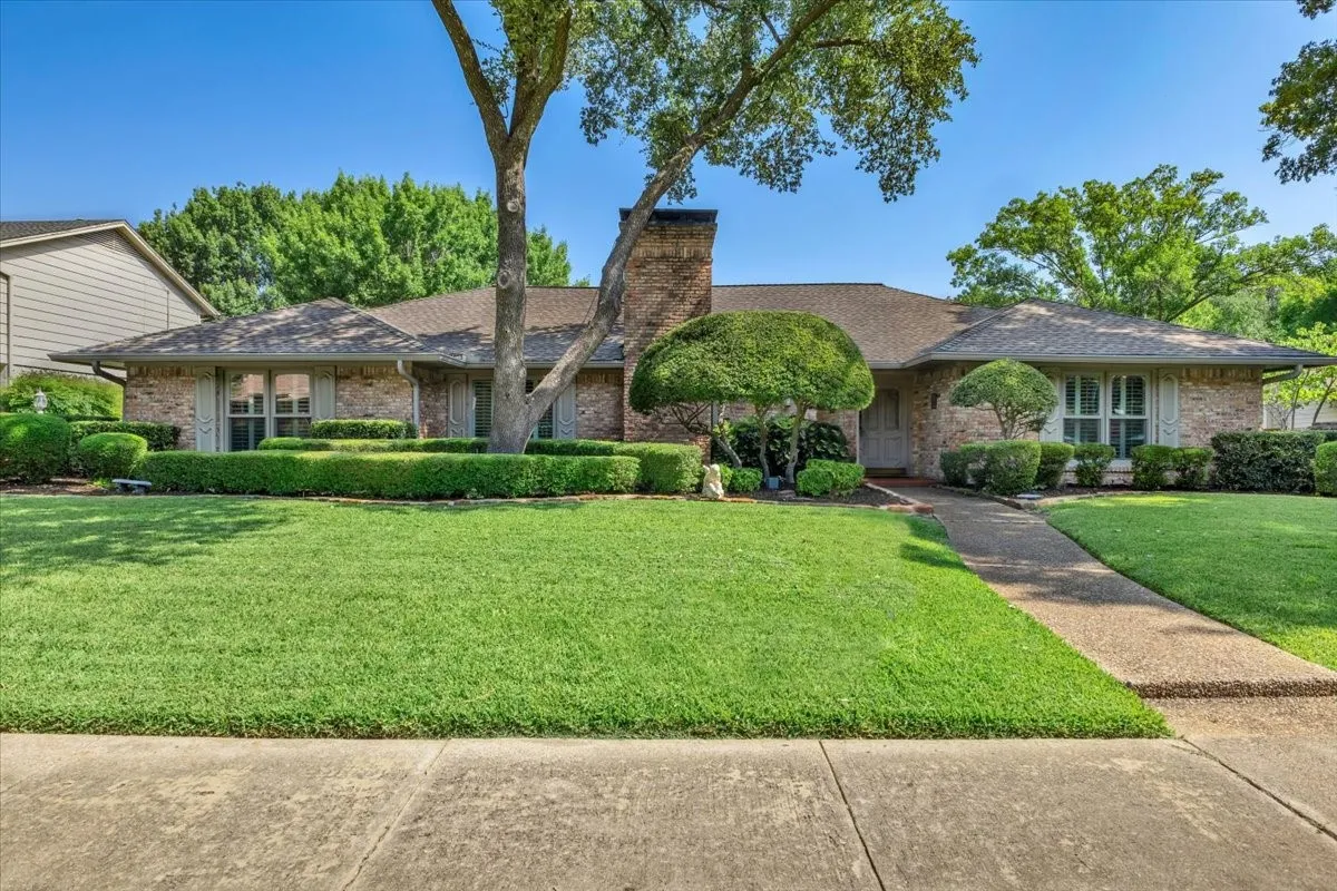 Single Family Residence For Sale in Collin County , 1609 Lake Hill Lane, Plano, Texas 75023, 4 Bedroom, 3 Bathroom, 2 Garage spaces, 3,179 Sqft, built in 1973, mls#21336571, Real Estate Agent in Plano, Homes For Sale in Collin county, Homes For Sale in Plano, Realtor in Plano Texas, Real Estate Brokerage Independent Realty Texas, Luminita Cordes Realtor