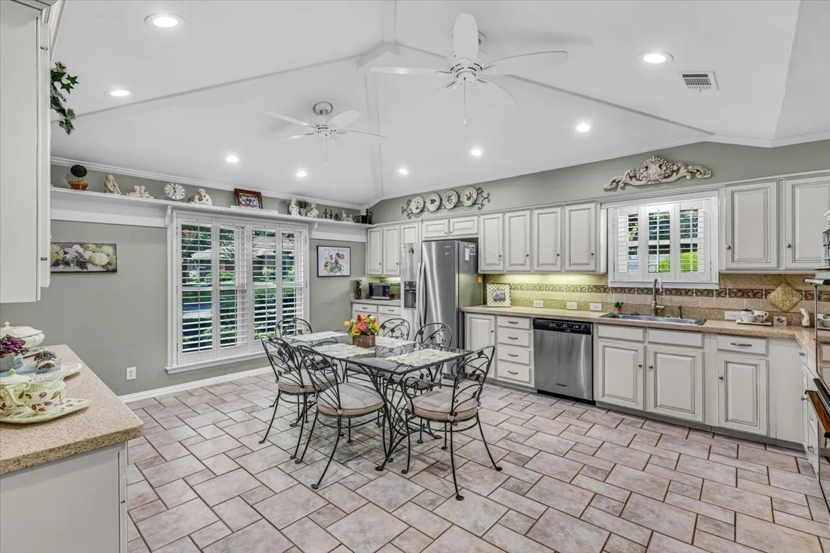 Single Family Residence For Sale in Collin County , 1609 Lake Hill Lane, Plano, Texas 75023, 4 Bedroom, 3 Bathroom, 2 Garage spaces, 3,179 Sqft, built in 1973, mls#21336571, Real Estate Agent in Plano, Homes For Sale in Collin county, Homes For Sale in Plano, Realtor in Plano Texas, Real Estate Brokerage Independent Realty Texas, Luminita Cordes Realtor