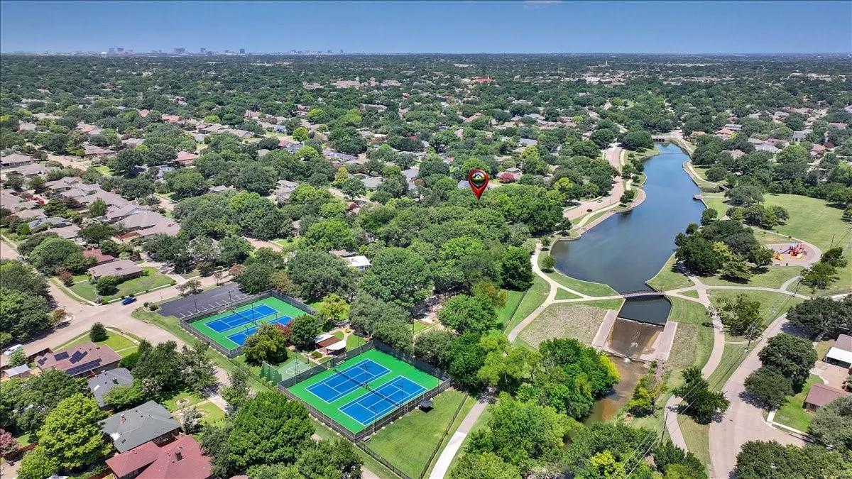 Single Family Residence For Sale in Collin County , 1609 Lake Hill Lane, Plano, Texas 75023, 4 Bedroom, 3 Bathroom, 2 Garage spaces, 3,179 Sqft, built in 1973, mls#21336571, Real Estate Agent in Plano, Homes For Sale in Collin county, Homes For Sale in Plano, Realtor in Plano Texas, Real Estate Brokerage Independent Realty Texas, Luminita Cordes Realtor