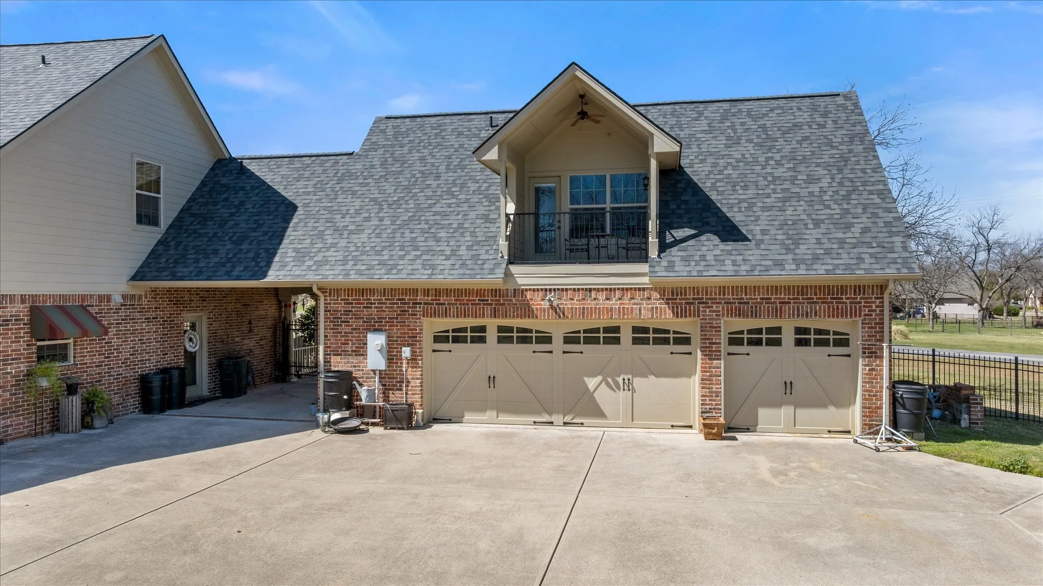 Single Family Residence For Sale in Hood County , 9001 Sawgrass Court, Granbury, Texas 76049, 4 Bedroom, 5 Bathroom, 3 Garage spaces, 3,911 Sqft, built in 2007, mls#21338158, Real Estate Agent in Granbury, Homes For Sale in Hood county, Homes For Sale in Granbury, Realtor in Granbury Texas, Real Estate Brokerage Independent Realty Texas, Luminita Cordes Realtor