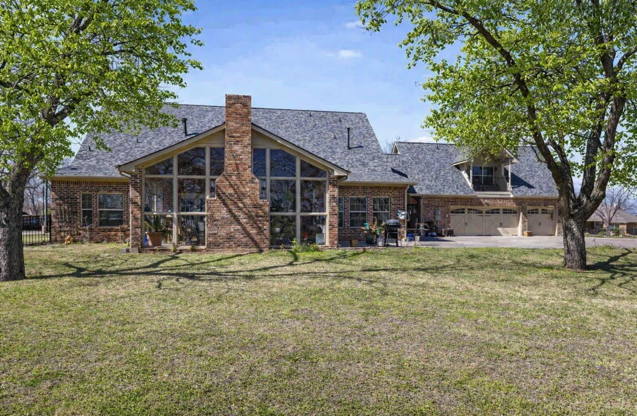 Single Family Residence For Sale in Hood County , 9001 Sawgrass Court, Granbury, Texas 76049, 4 Bedroom, 5 Bathroom, 3 Garage spaces, 3,911 Sqft, built in 2007, mls#21338158, Real Estate Agent in Granbury, Homes For Sale in Hood county, Homes For Sale in Granbury, Realtor in Granbury Texas, Real Estate Brokerage Independent Realty Texas, Luminita Cordes Realtor
